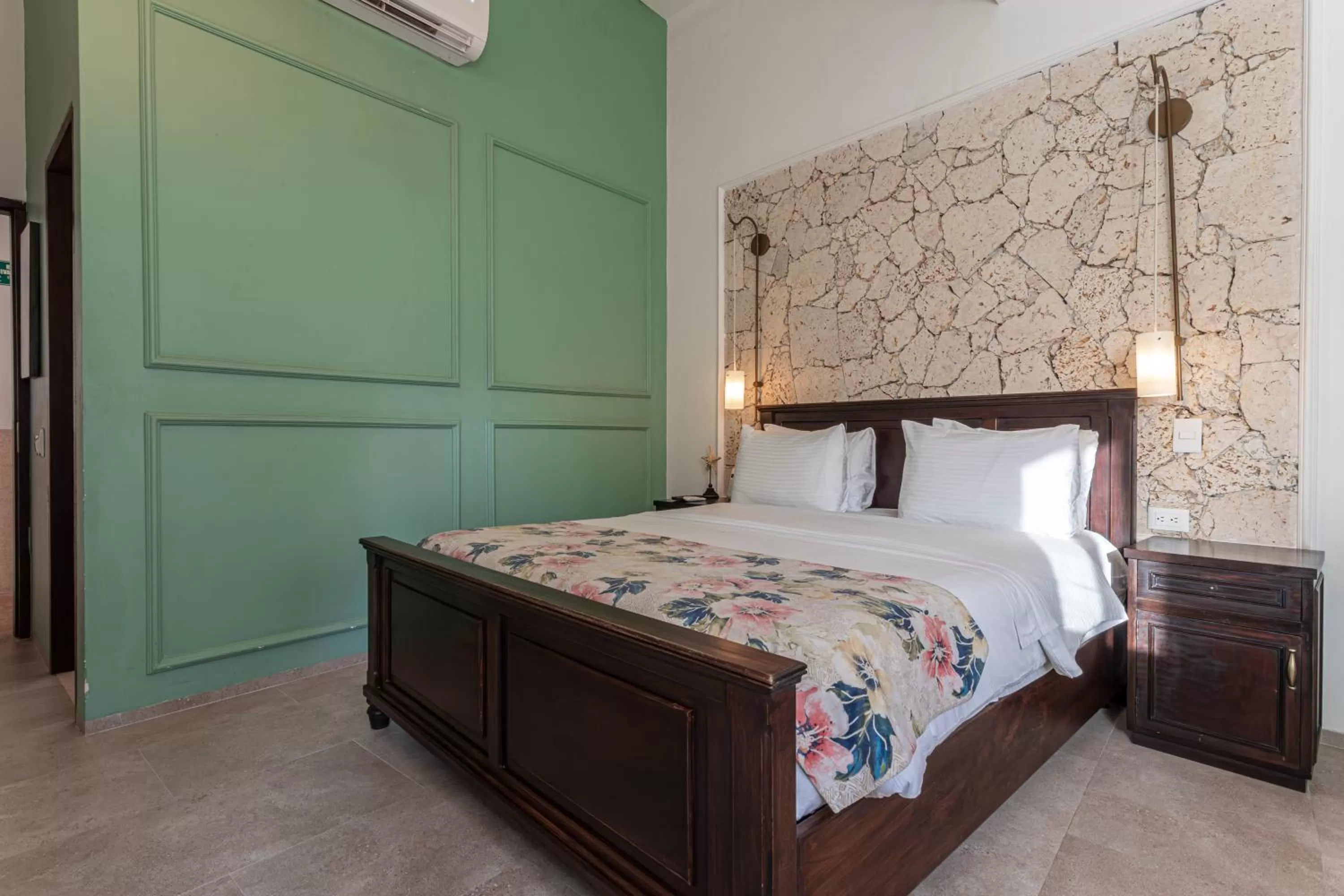 Bed in Soy Local Insignia