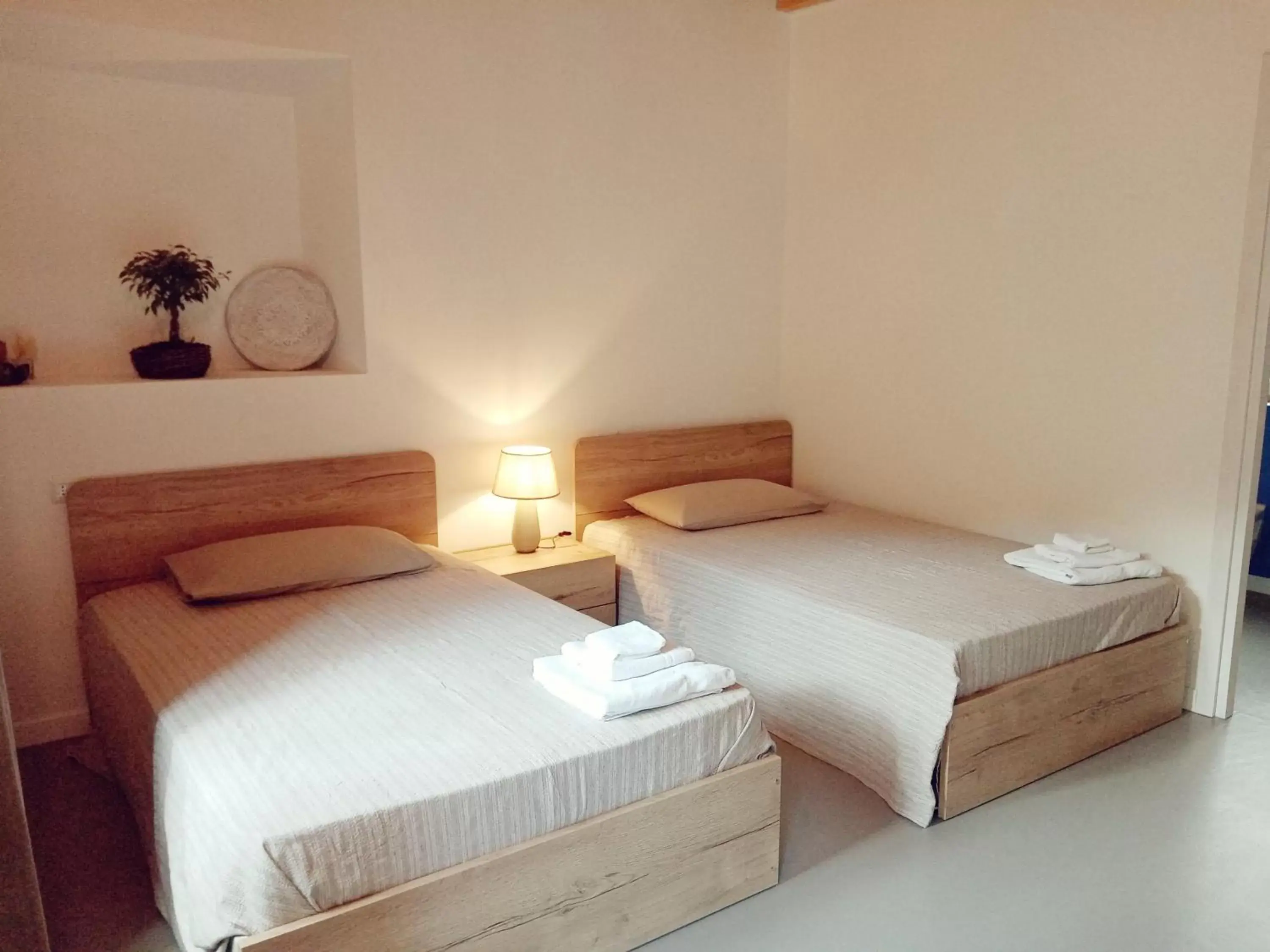 Quadruple Room with Private Bathroom - single occupancy in B&B La Corte del Segrino Quadruple Room with Private Bathroom - single occupancy in B&B La Corte del Segrino