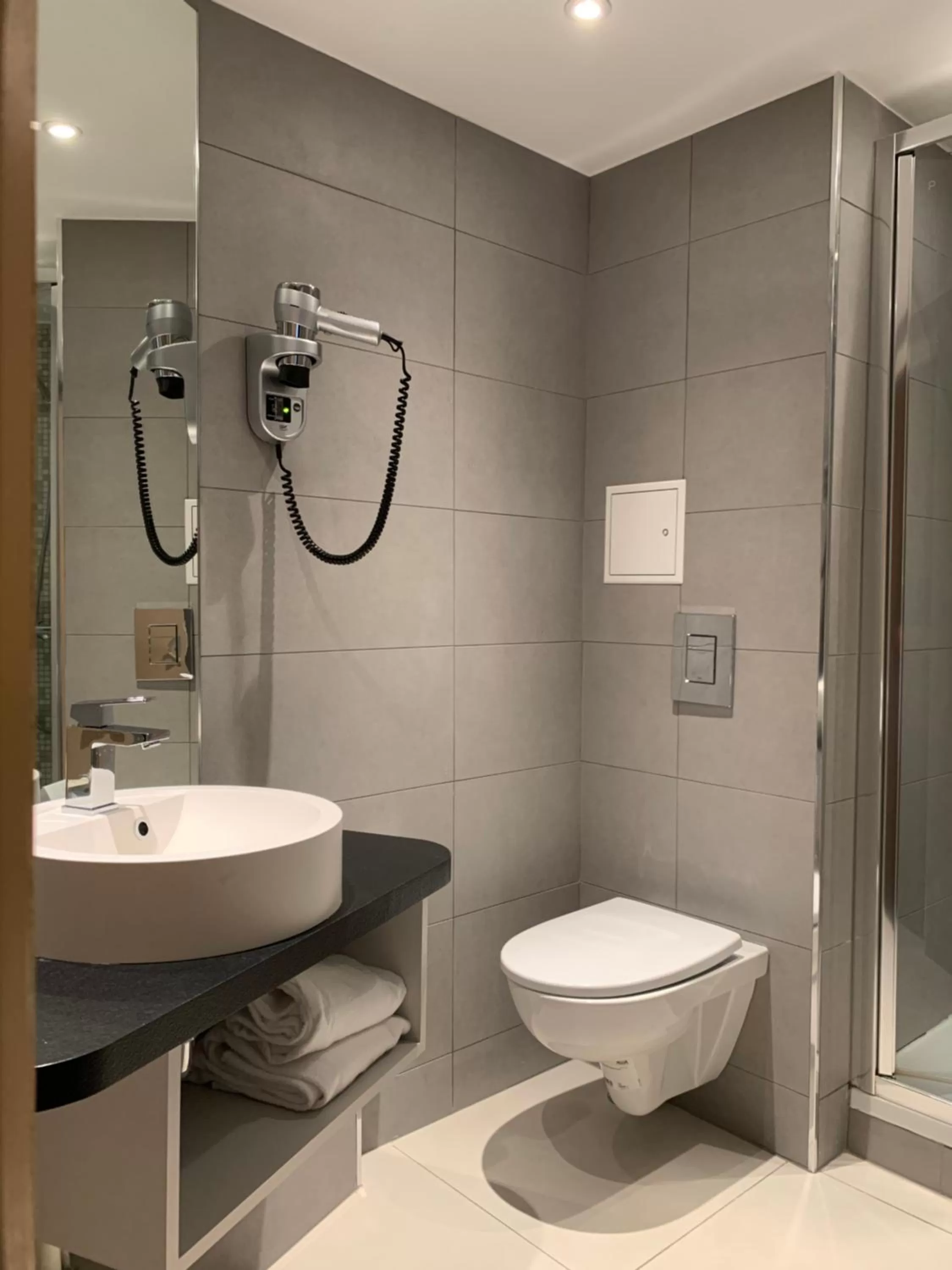 Bathroom in Timhotel Odessa Montparnasse