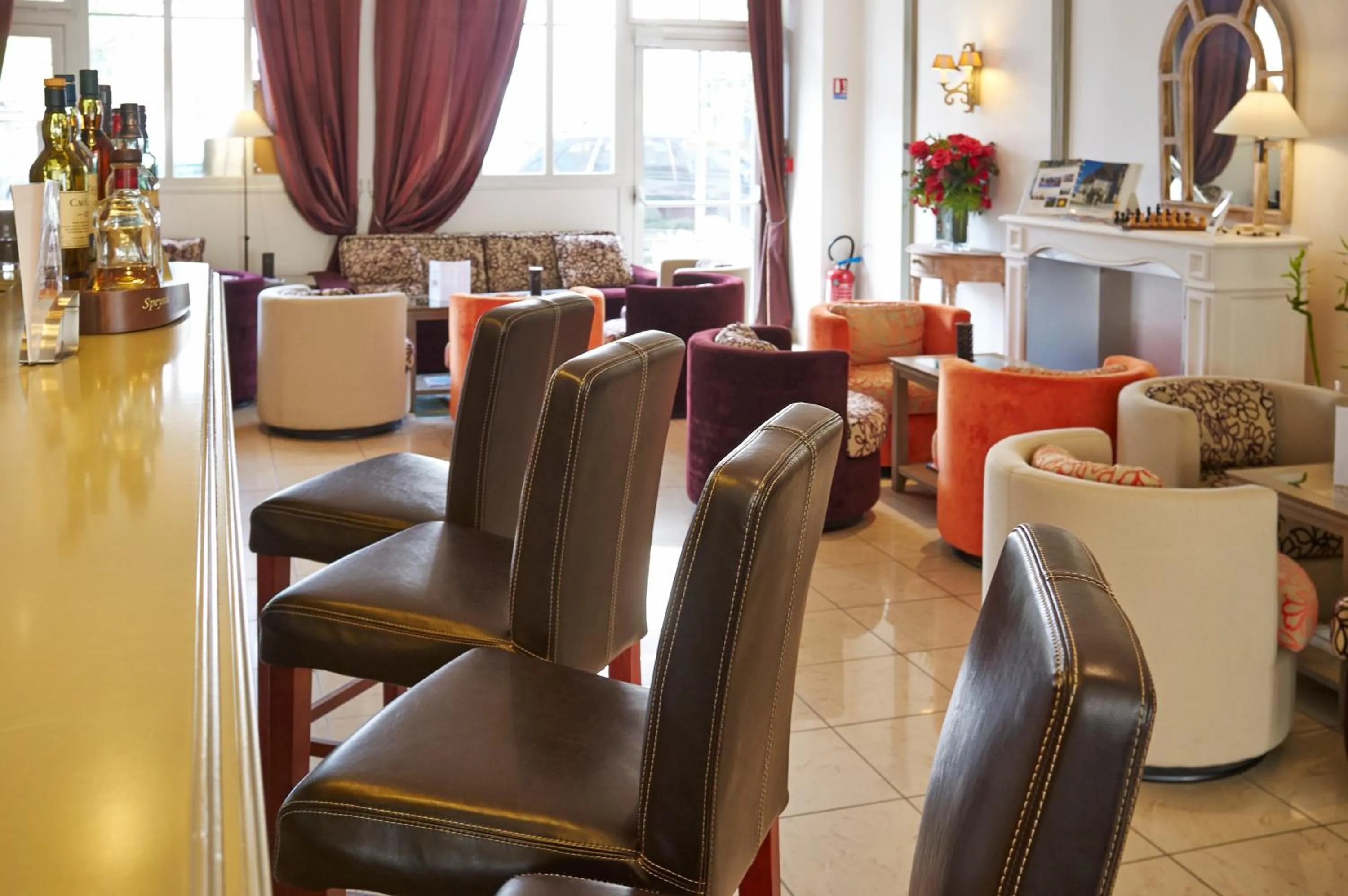 Lounge or bar in Almoria Hôtel & SPA