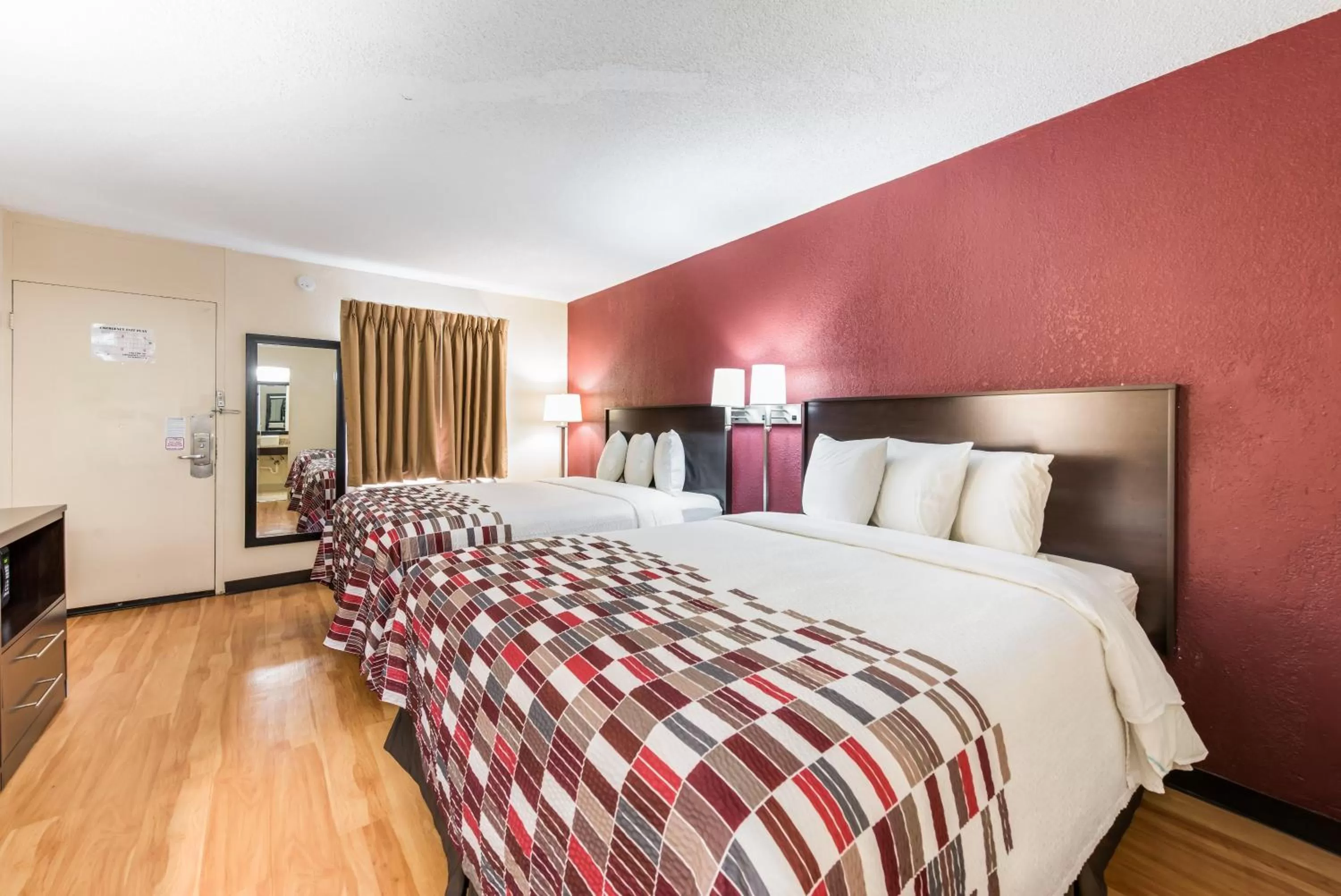 Photo of the whole room, Bed in Red Roof Inn Marion, IN