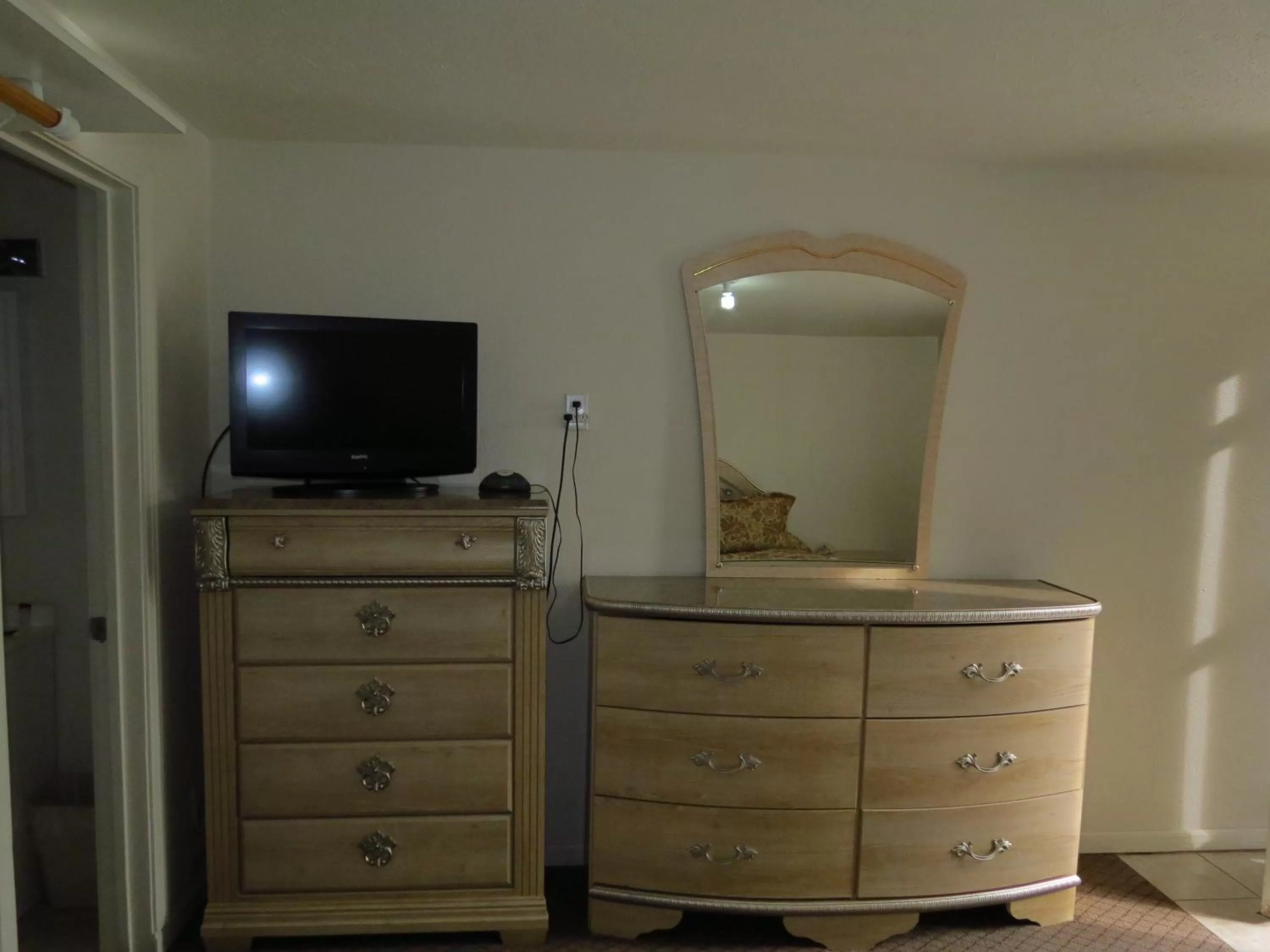 TV and multimedia in Best Inn Motel Salina