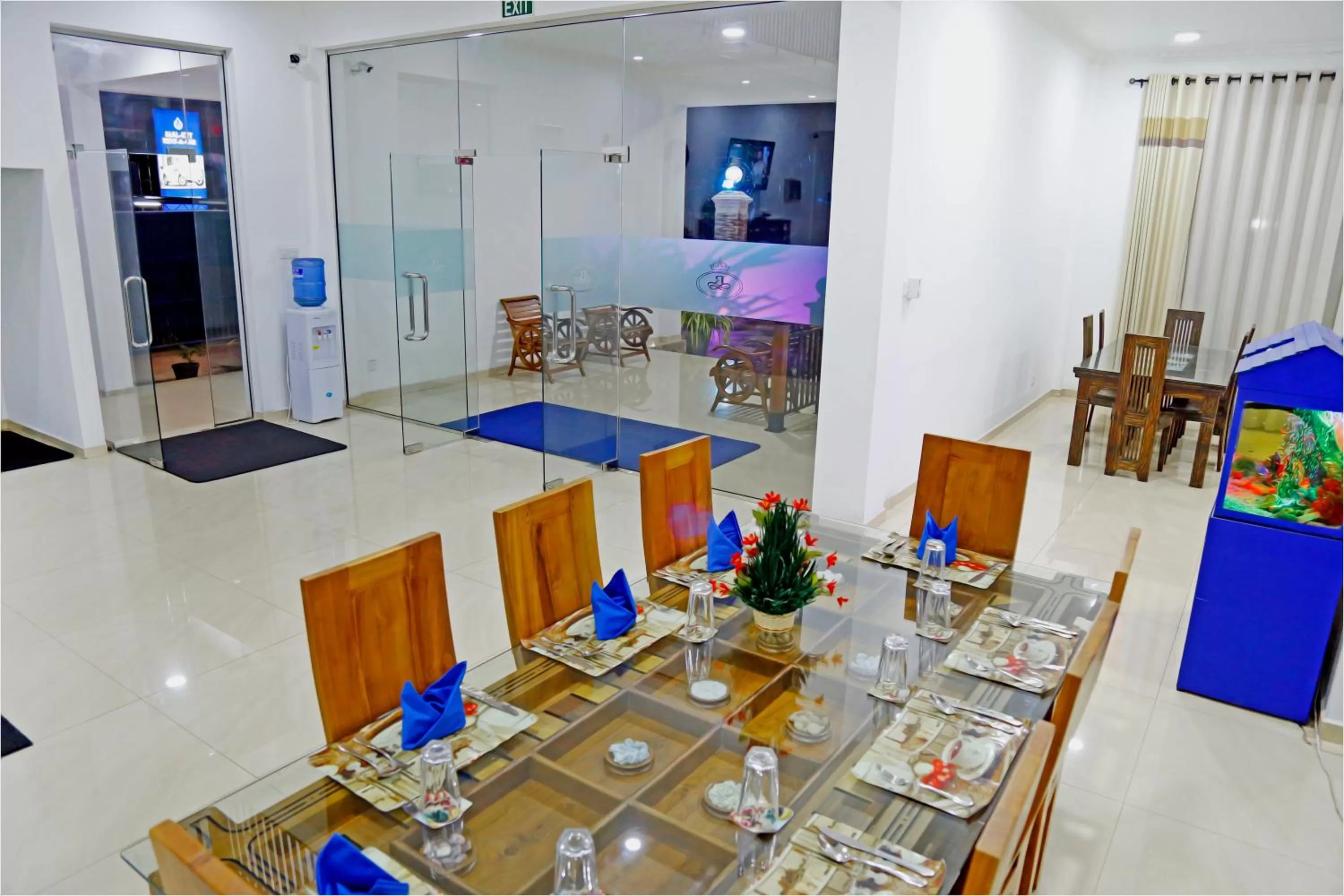 Dining area, Restaurant/Places to Eat in Ronaka Airport Transit Hotel