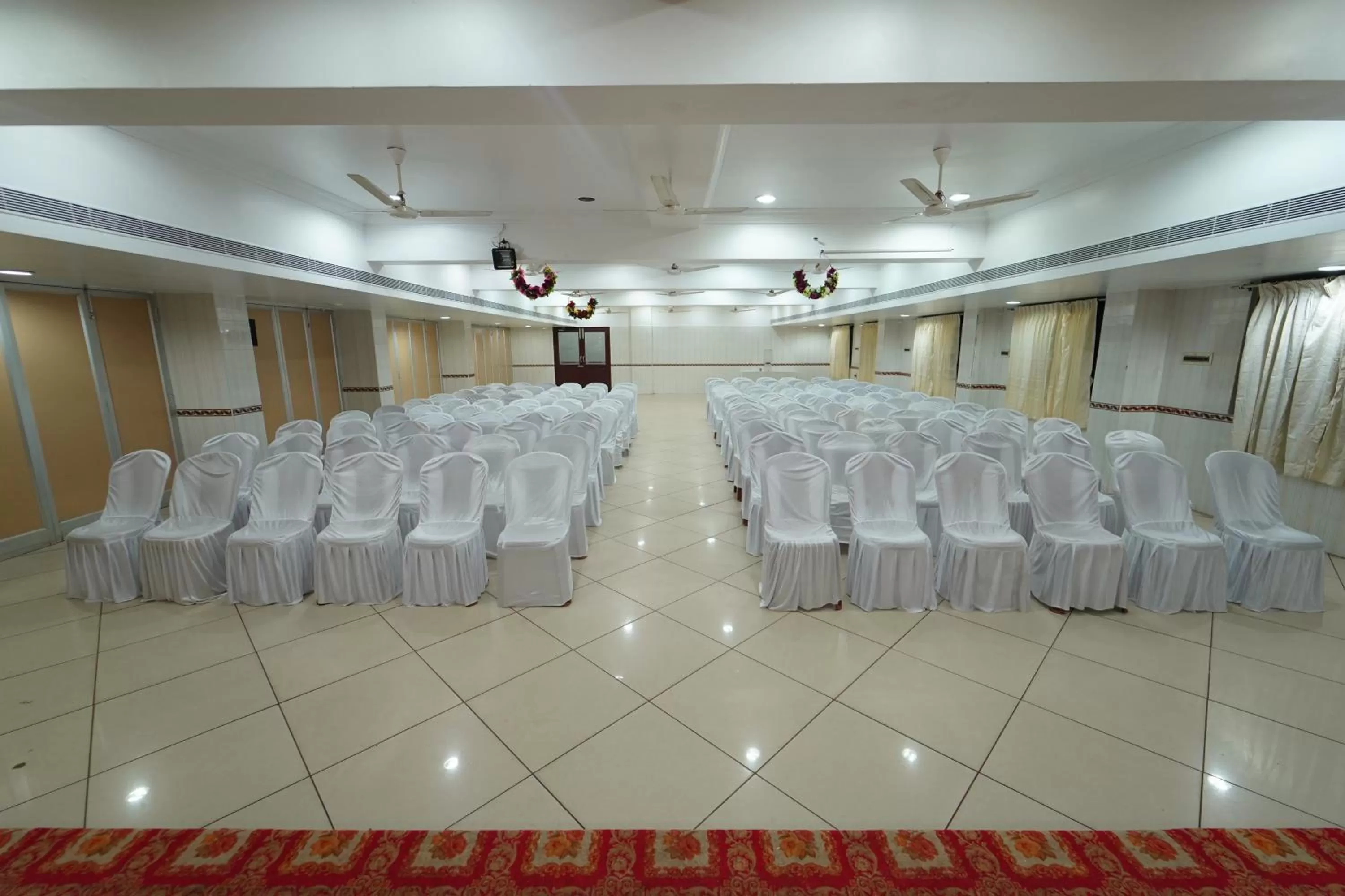 Banquet/Function facilities in Hotel Palmyra Grand Inn