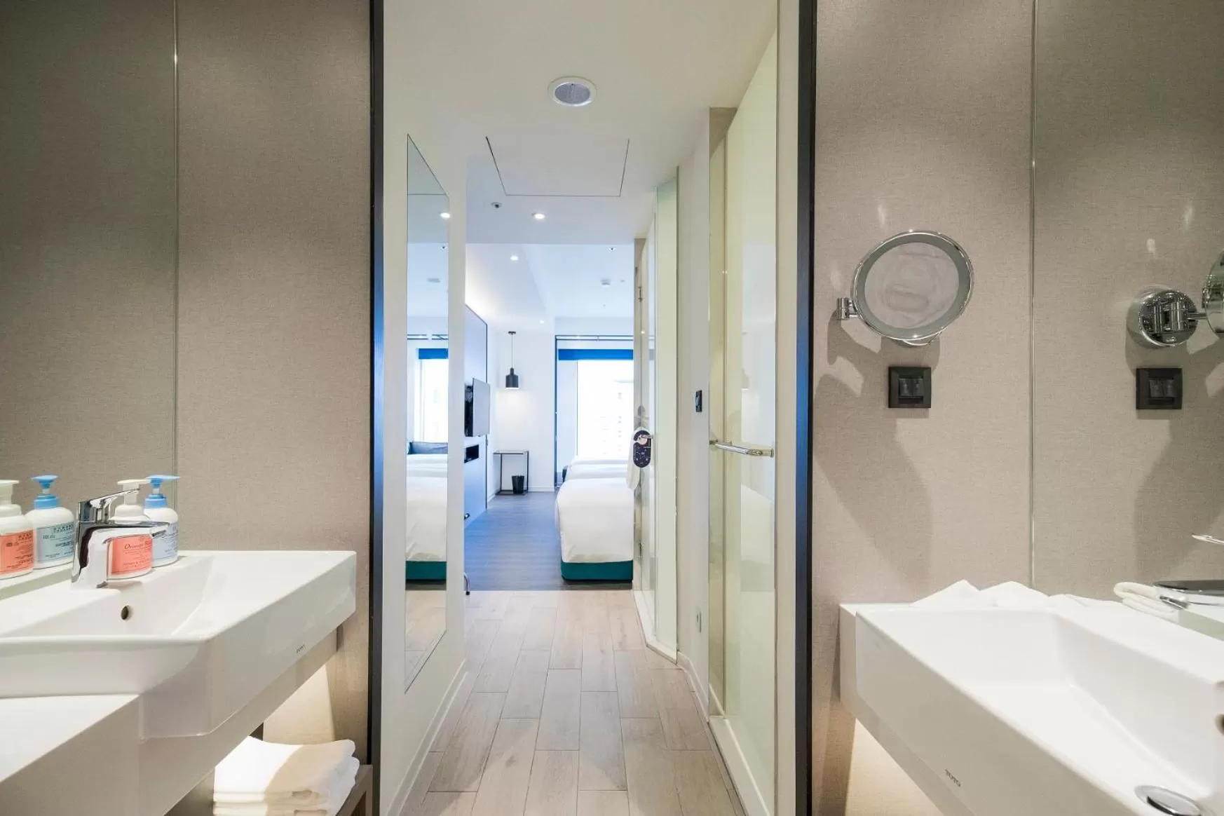 Bed in Caesar Metro Taipei