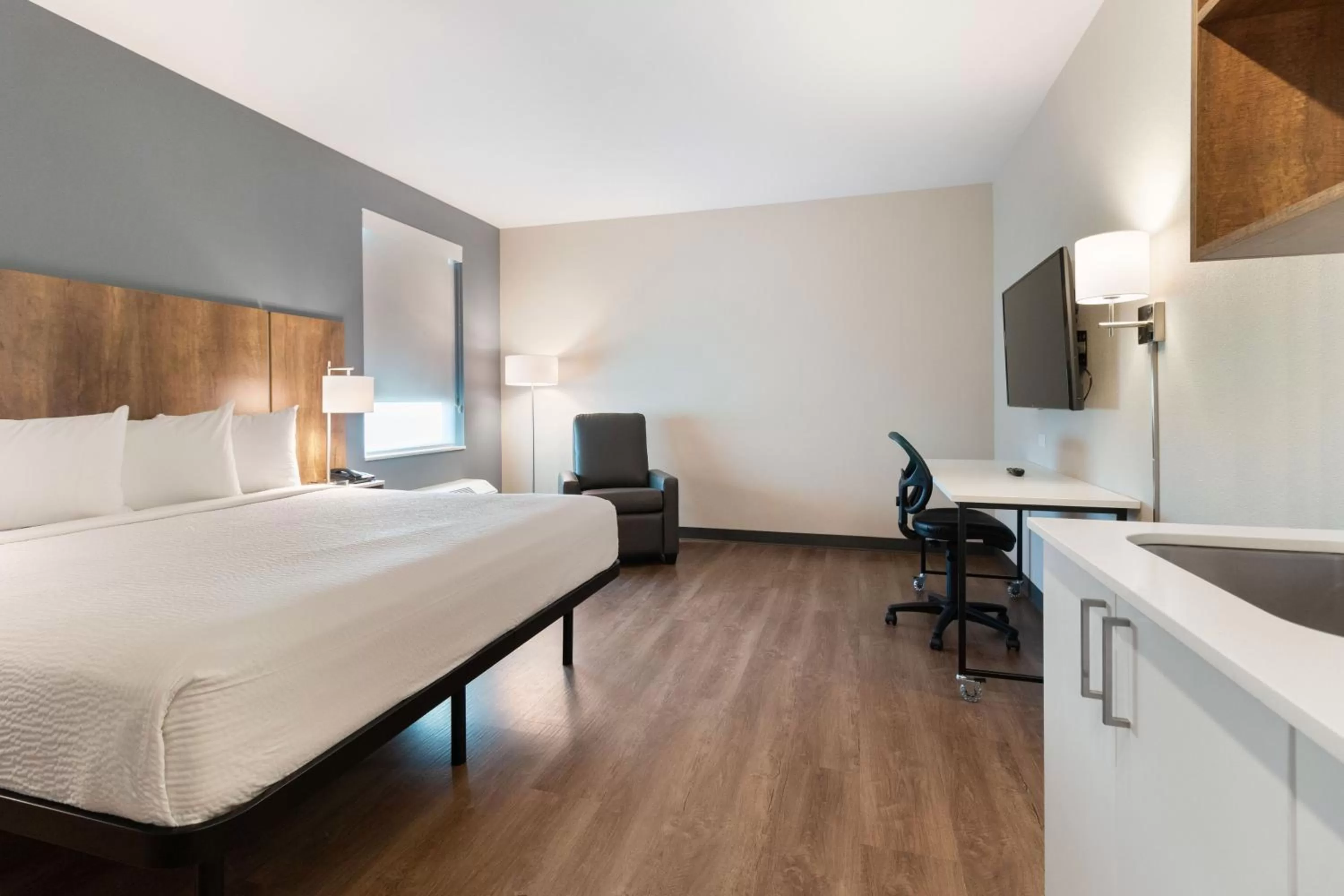 Photo of the whole room, Bed in Extended Stay America Premier Suites - Port Charlotte - I-75