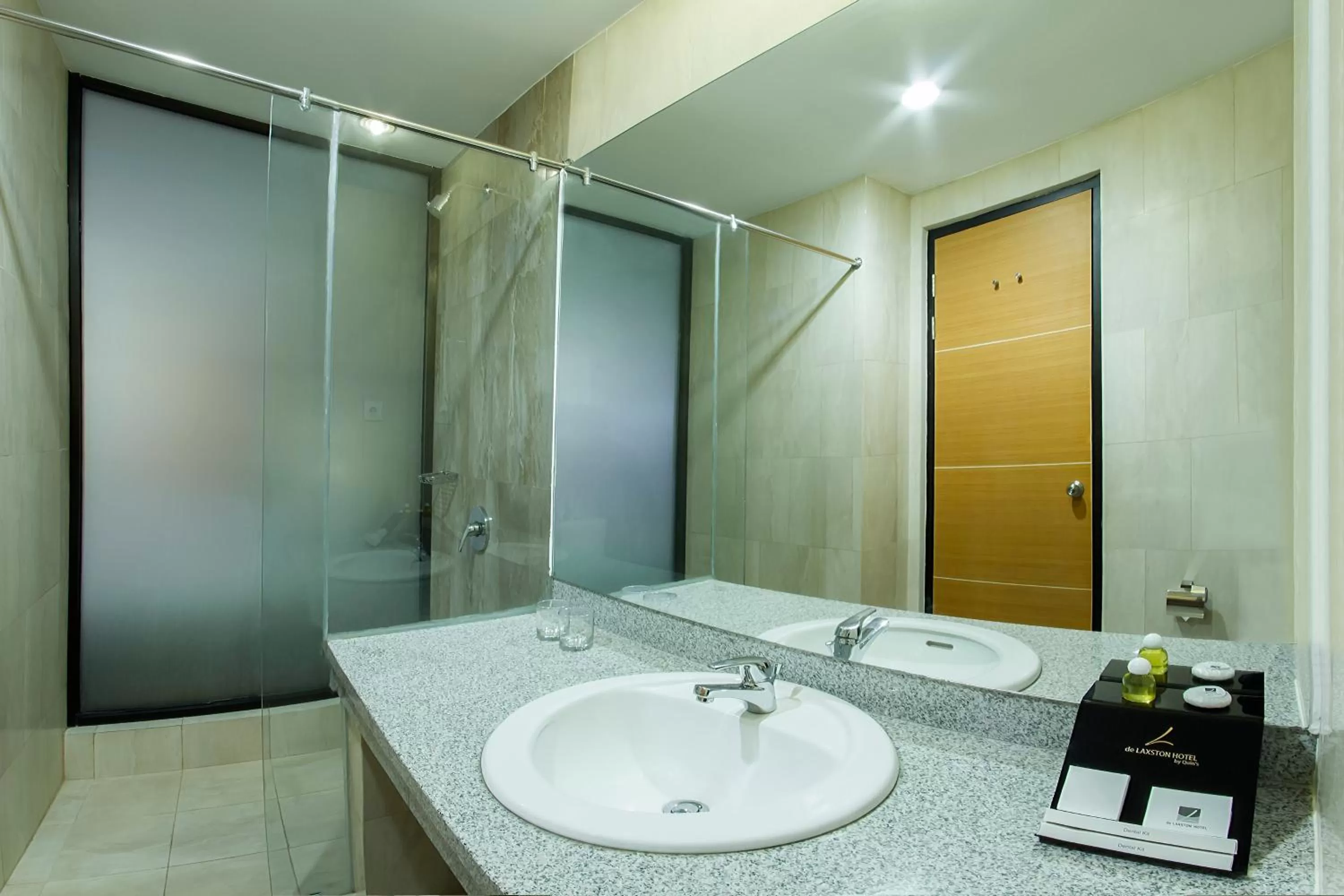 Bathroom in De Laxston Hotel Yogyakarta, Azana Hotels Collection