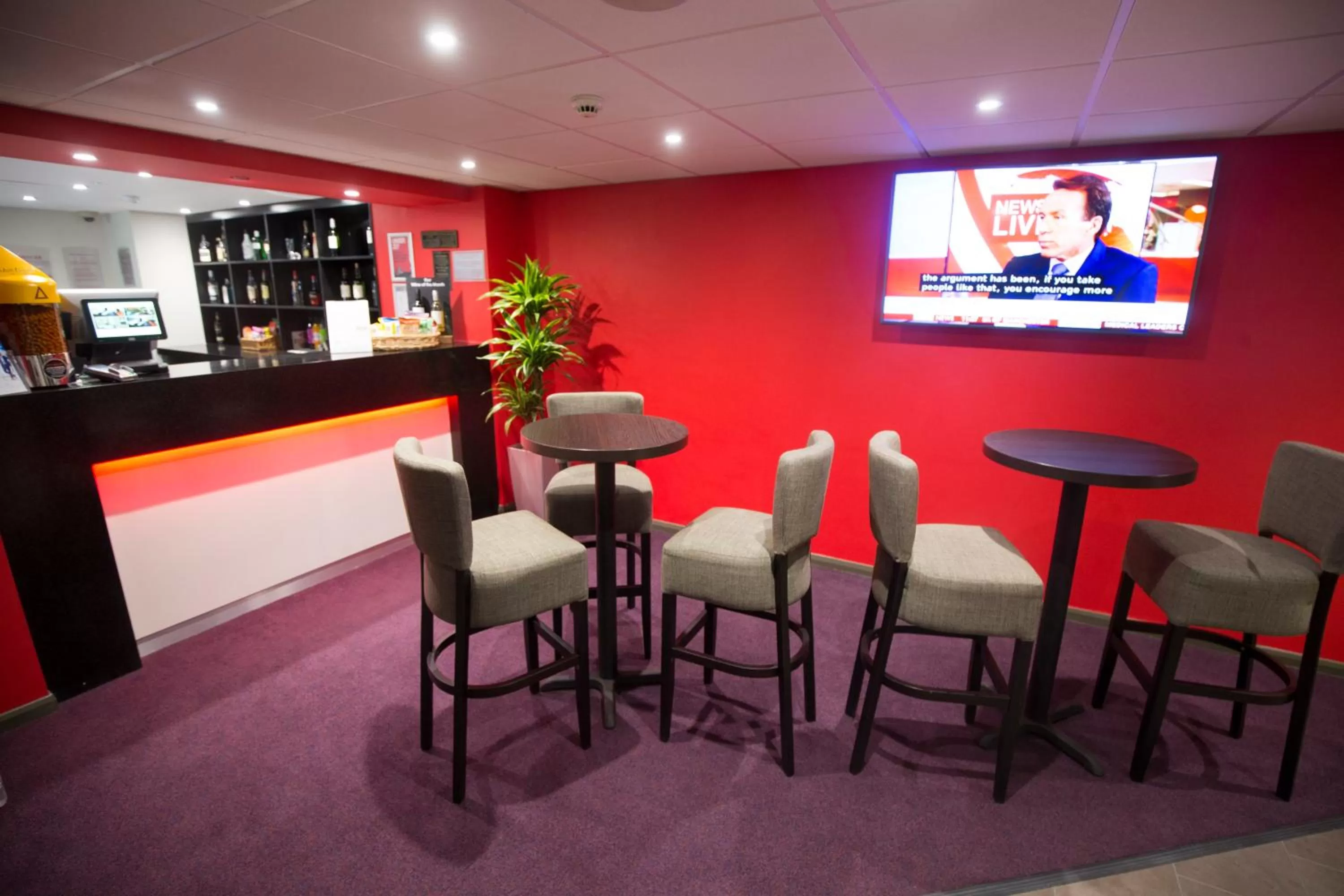 Lounge or bar in Ramada London South Mimms