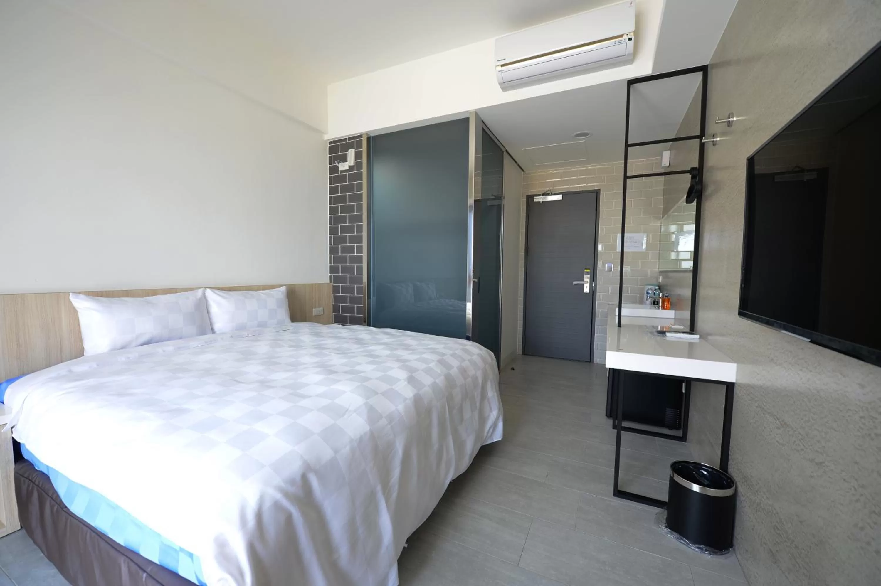 Bed in Sky Square Business Travel