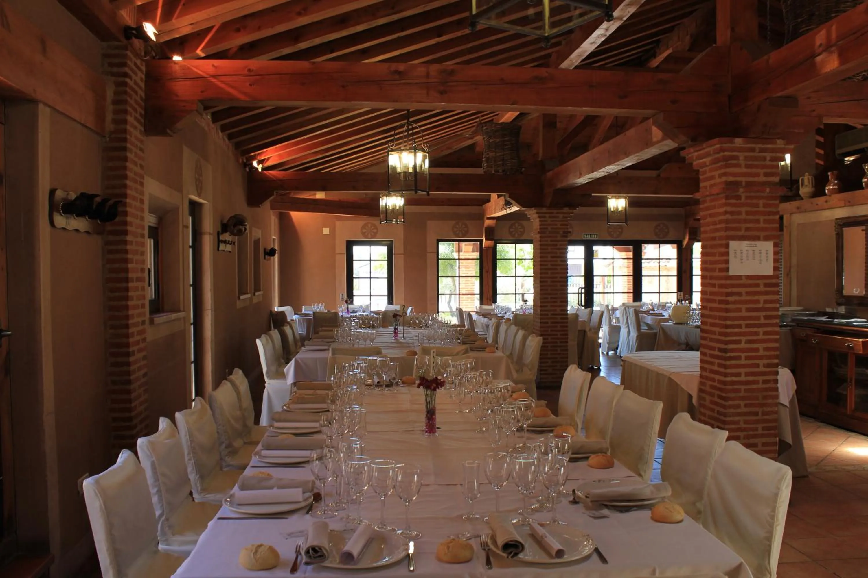 Restaurant/places to eat in Hotel Venta Magullo