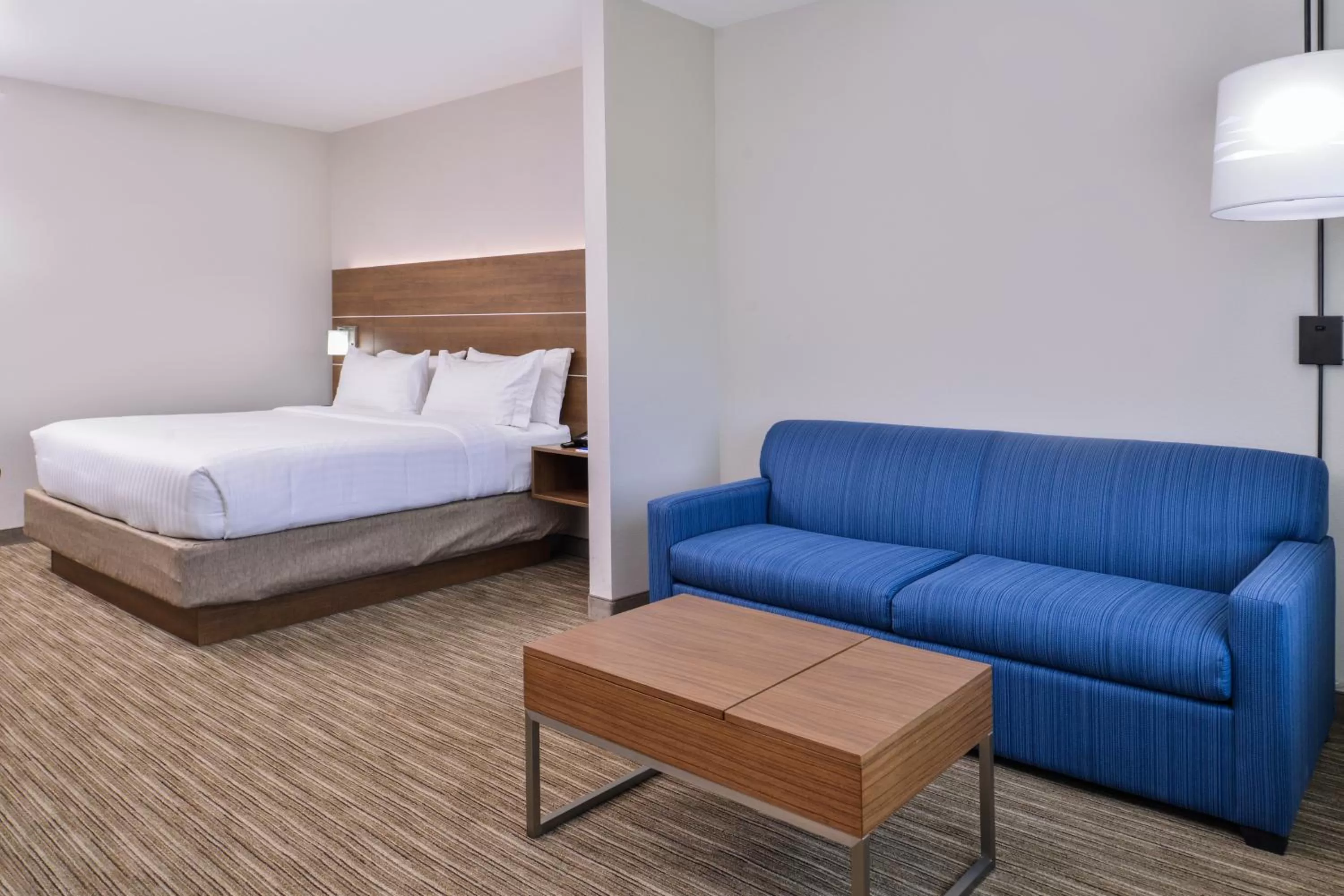 Photo of the whole room, Bed in Holiday Inn Express & Suites - Siloam Springs by IHG