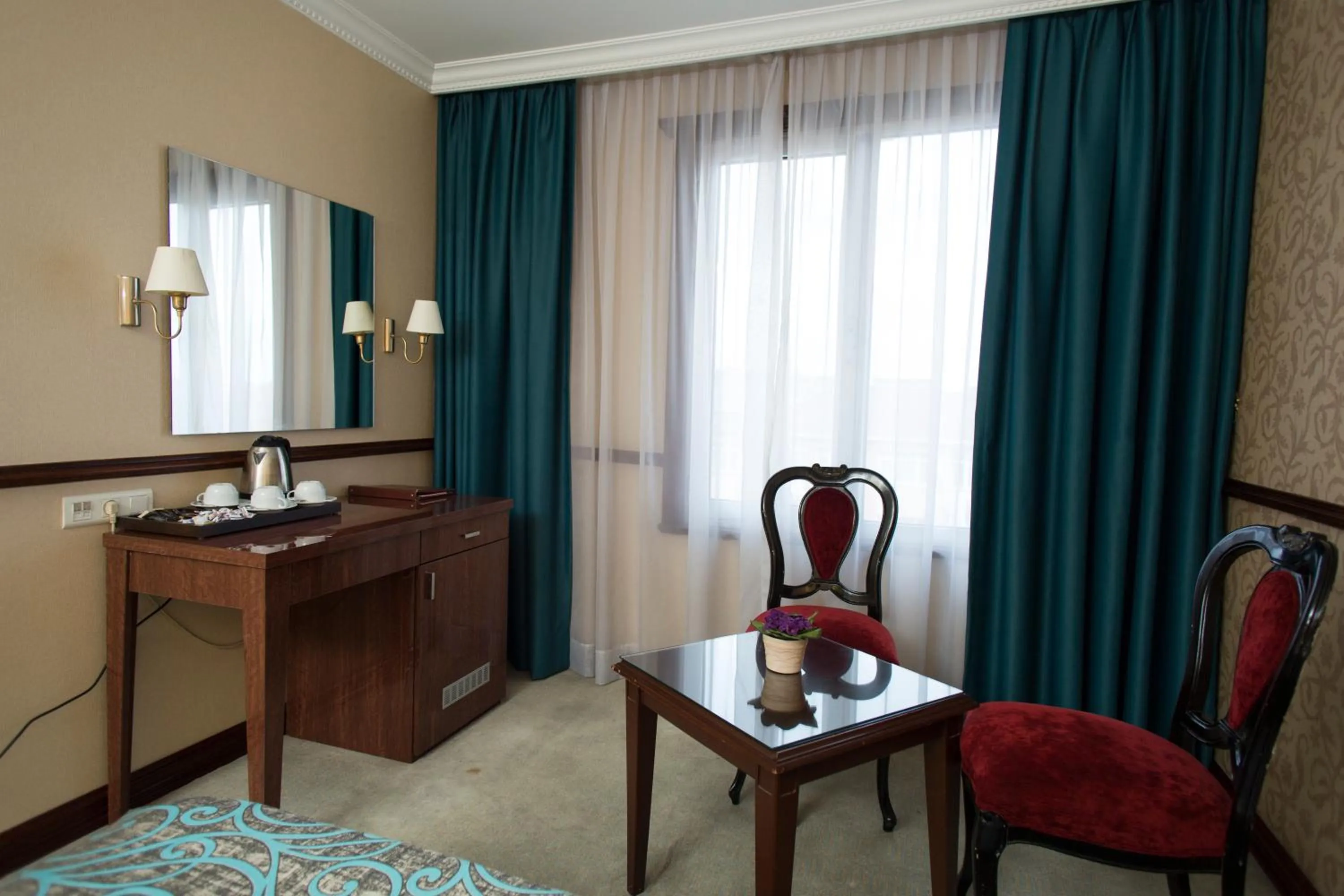 Living room in Topkapi Inter Istanbul Hotel