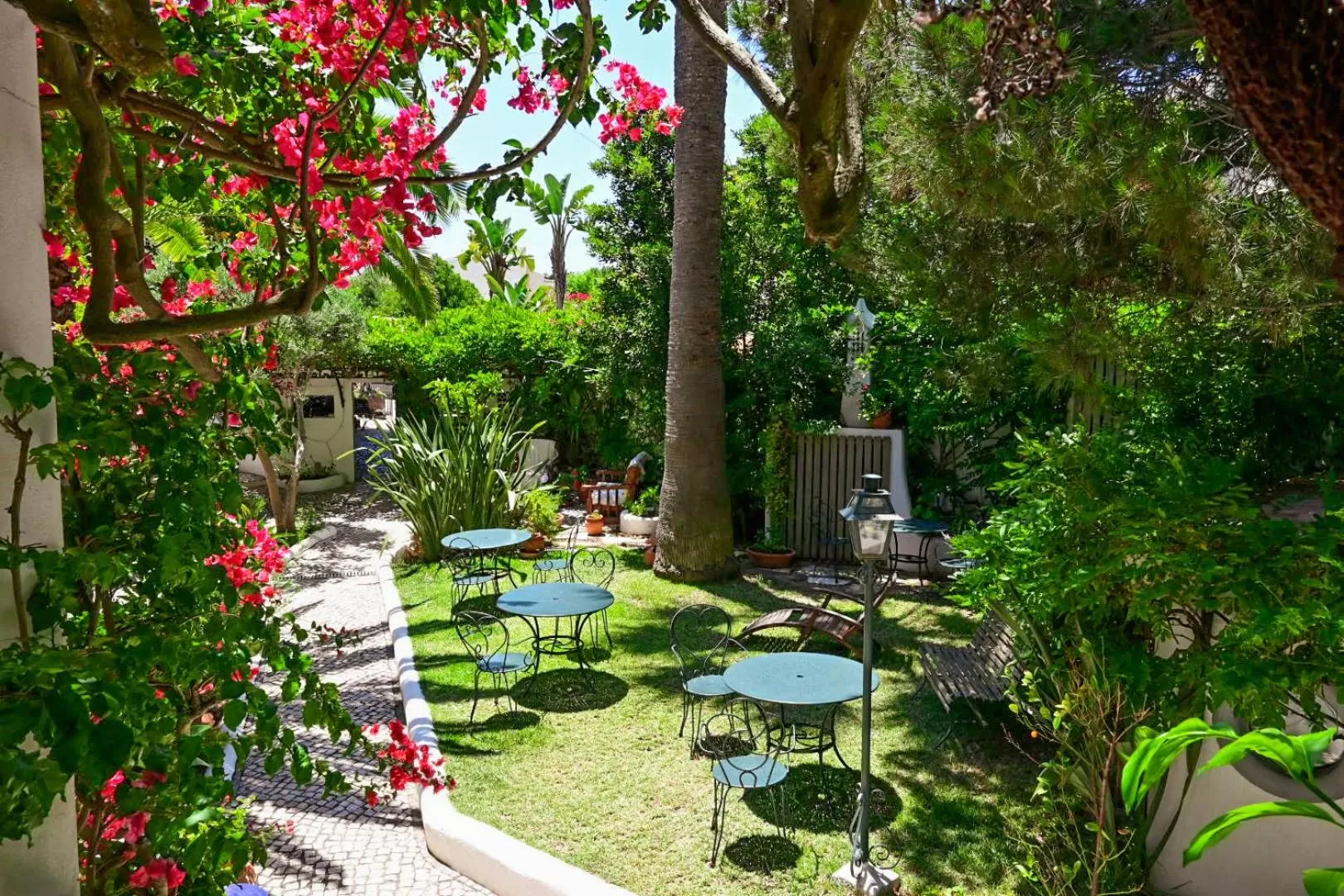Garden, Pool View in Uma Casa a Beira Sol