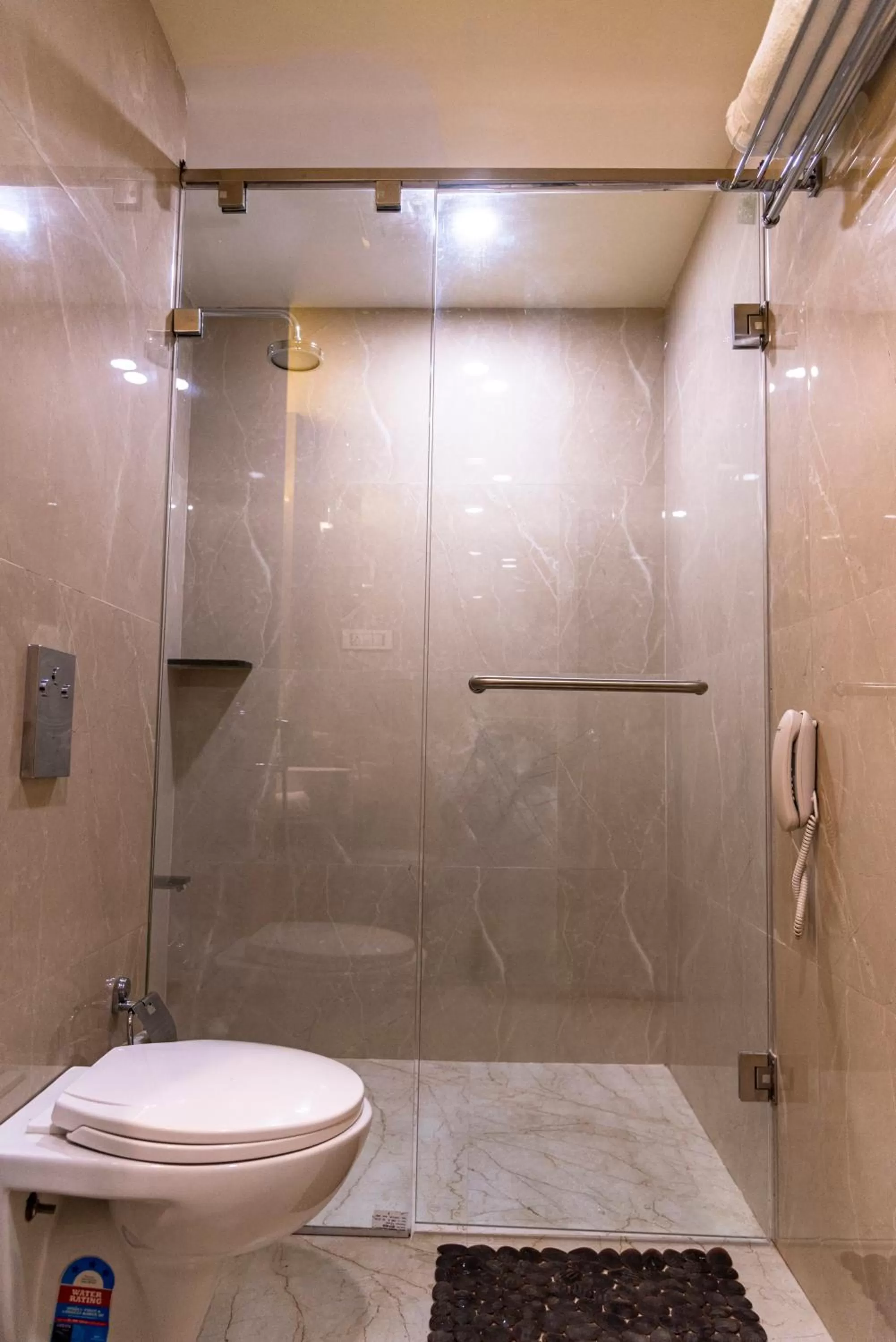 Bathroom in Hotel Pratham