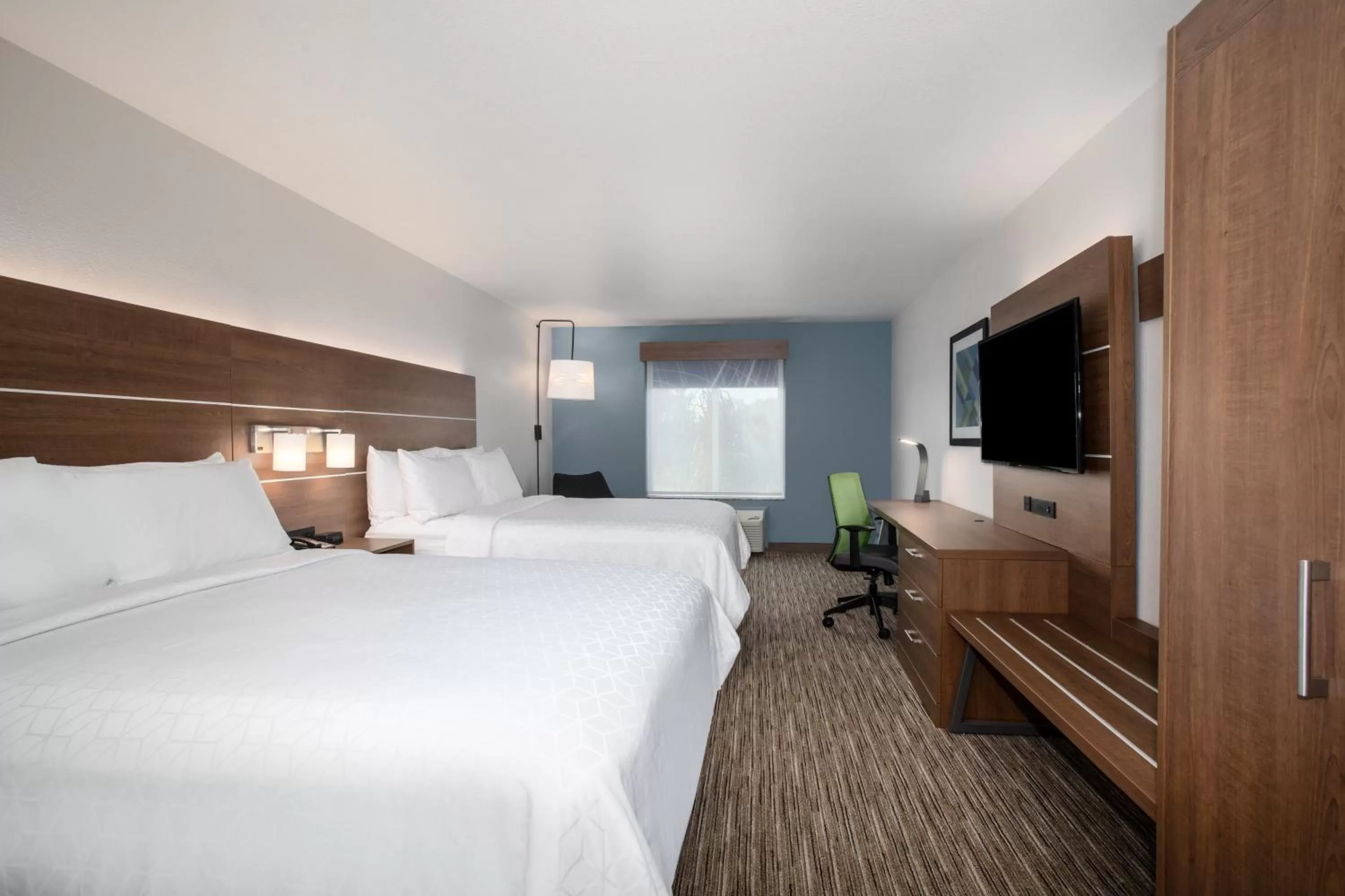 Photo of the whole room, Bed in Holiday Inn Express & Suites Yosemite Park Area by IHG