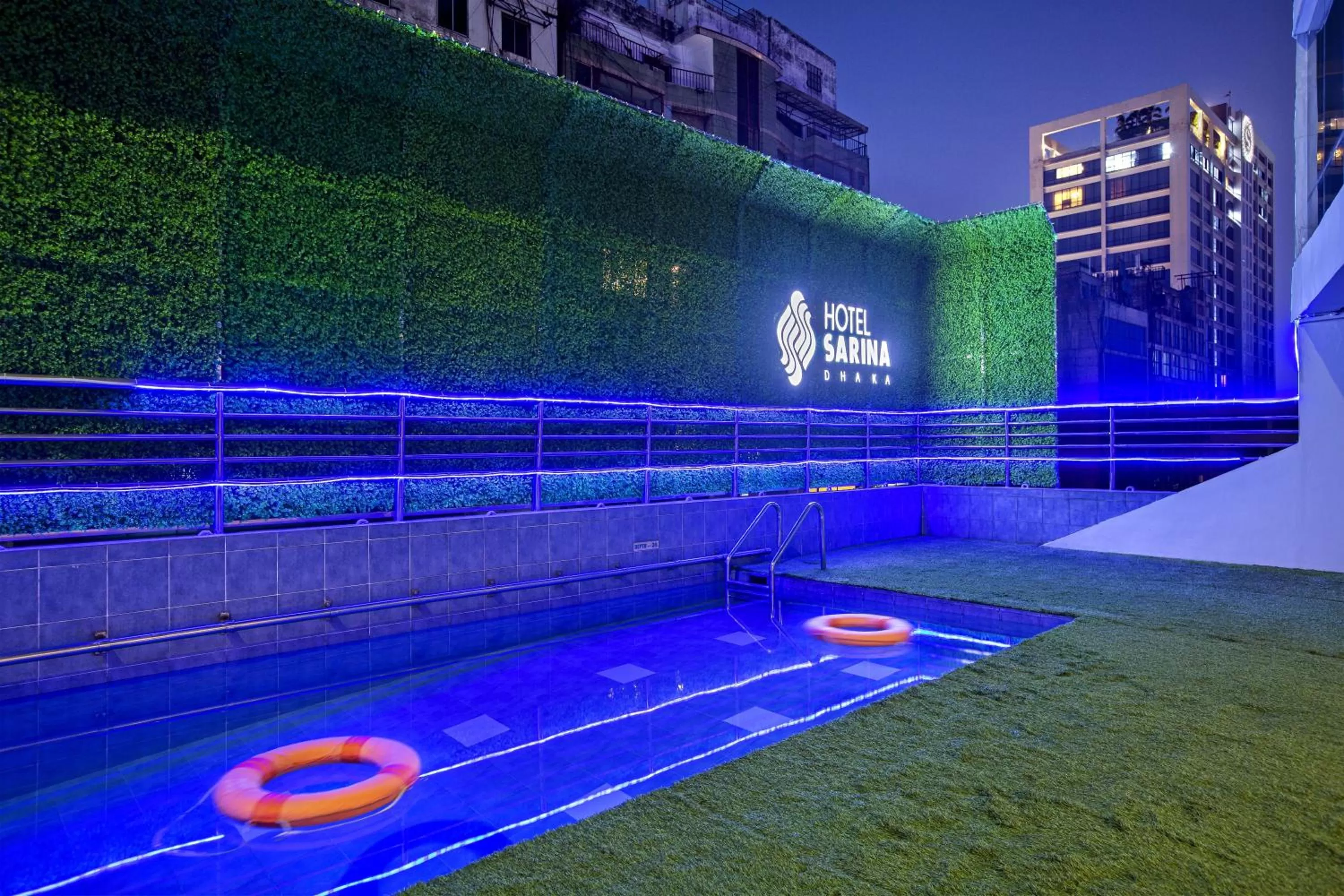 Swimming pool in Hotel Sarina