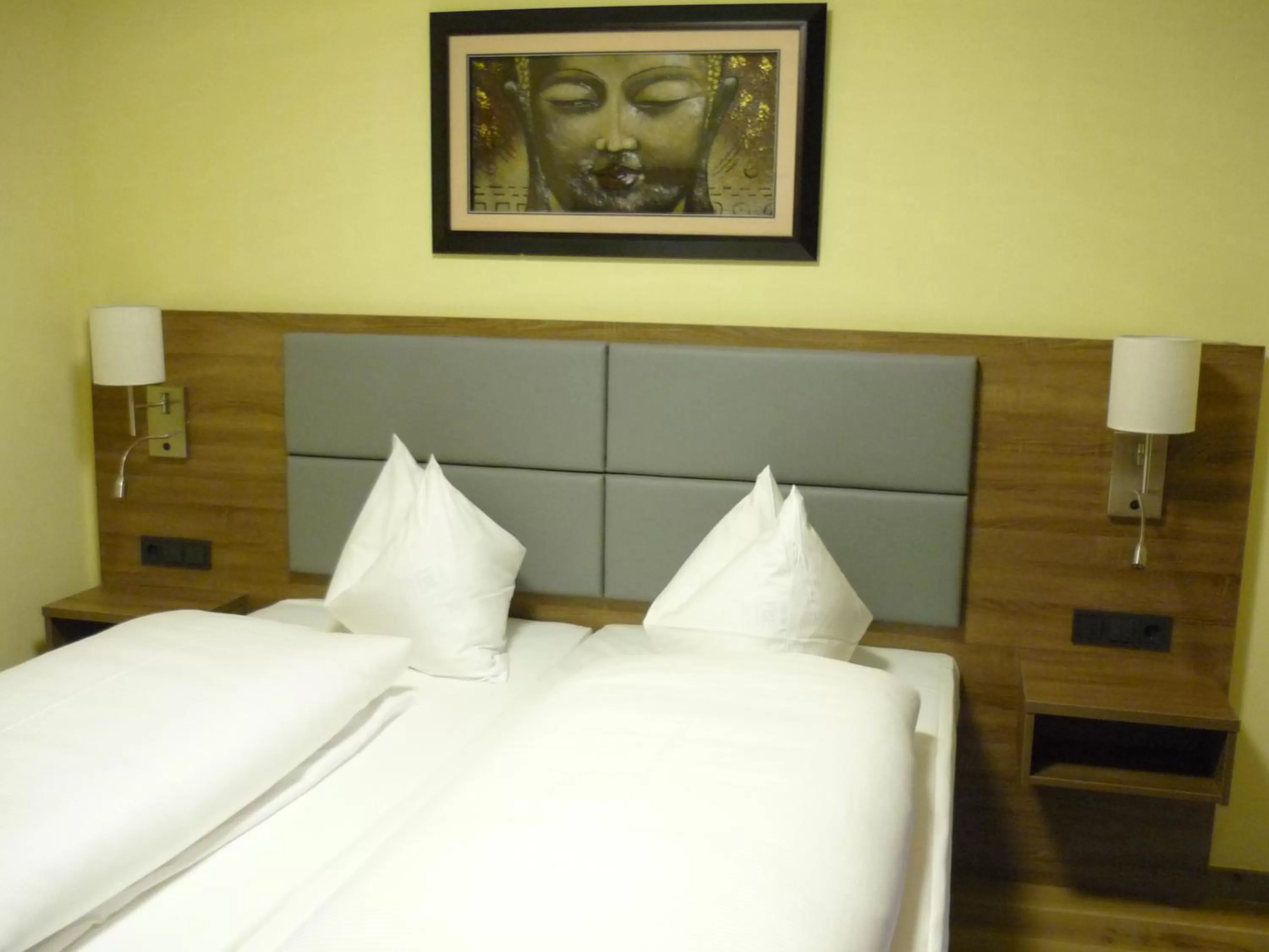 Bedroom, Bed in Naam Hotel & Apartments Frankfurt City-Messe Airport