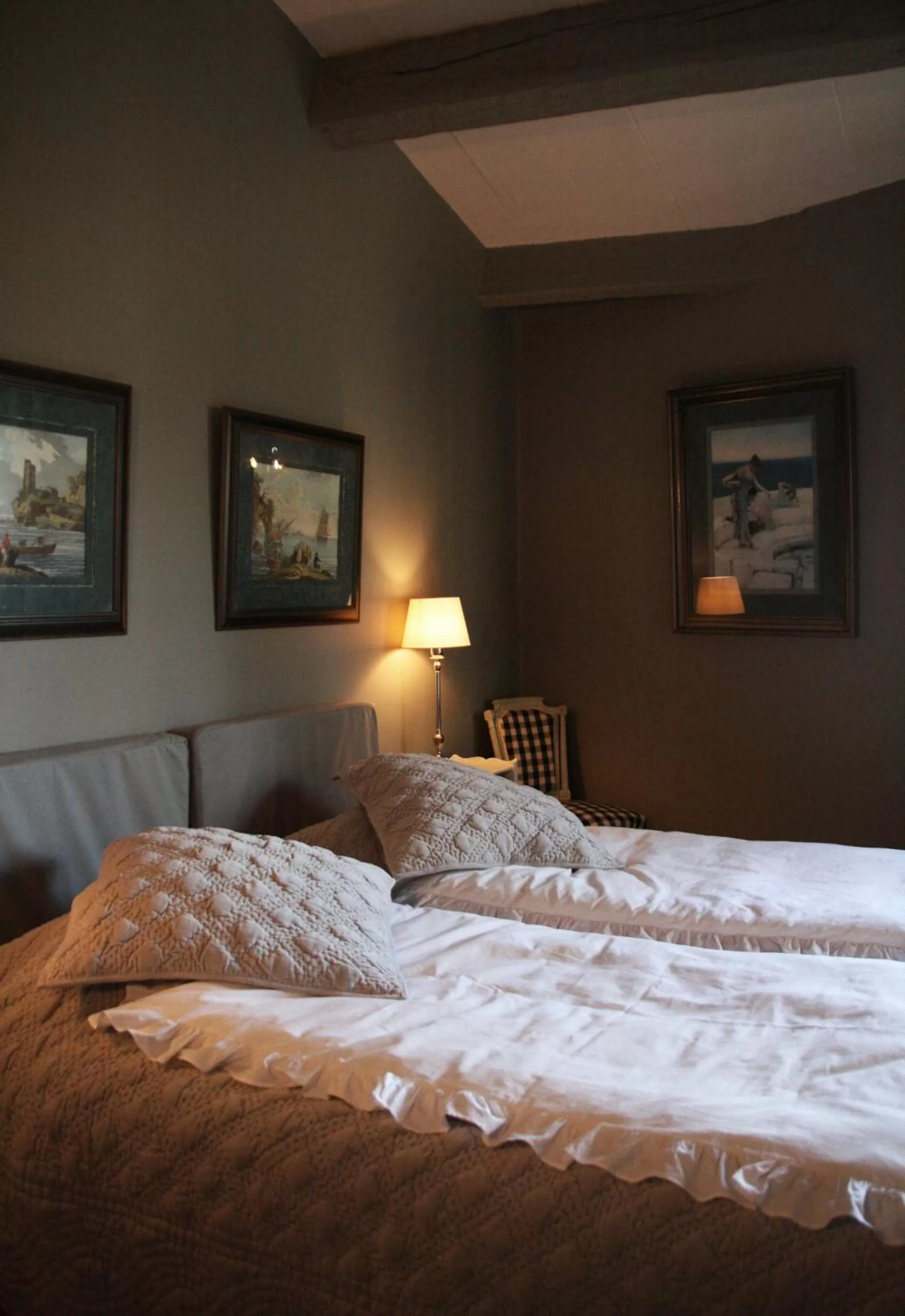 Bedroom, Bed in La Maison sur la Colline