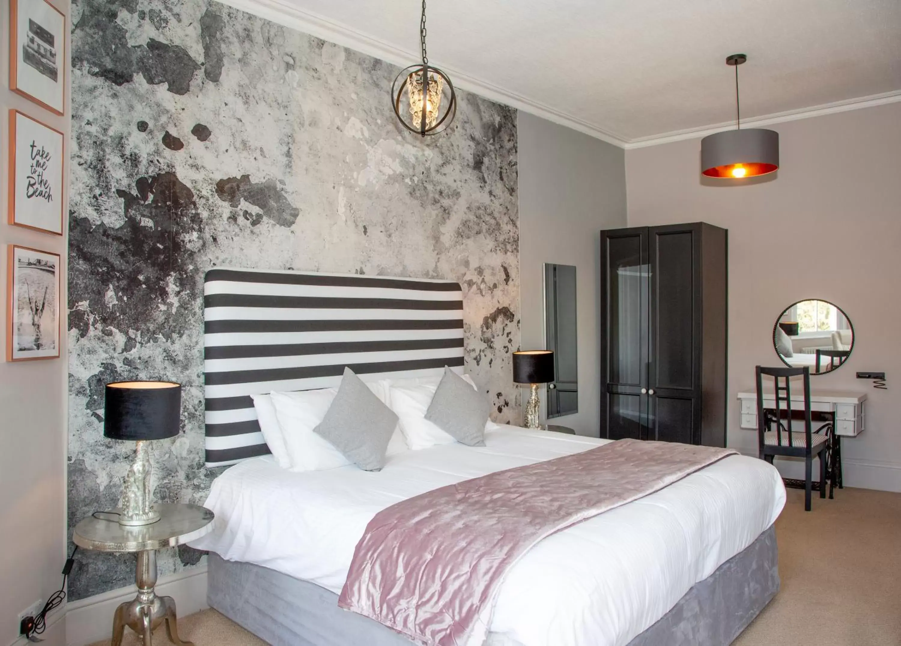 Deluxe Double Room 9 in Carlton Court Deluxe Double Room 9 in Carlton Court