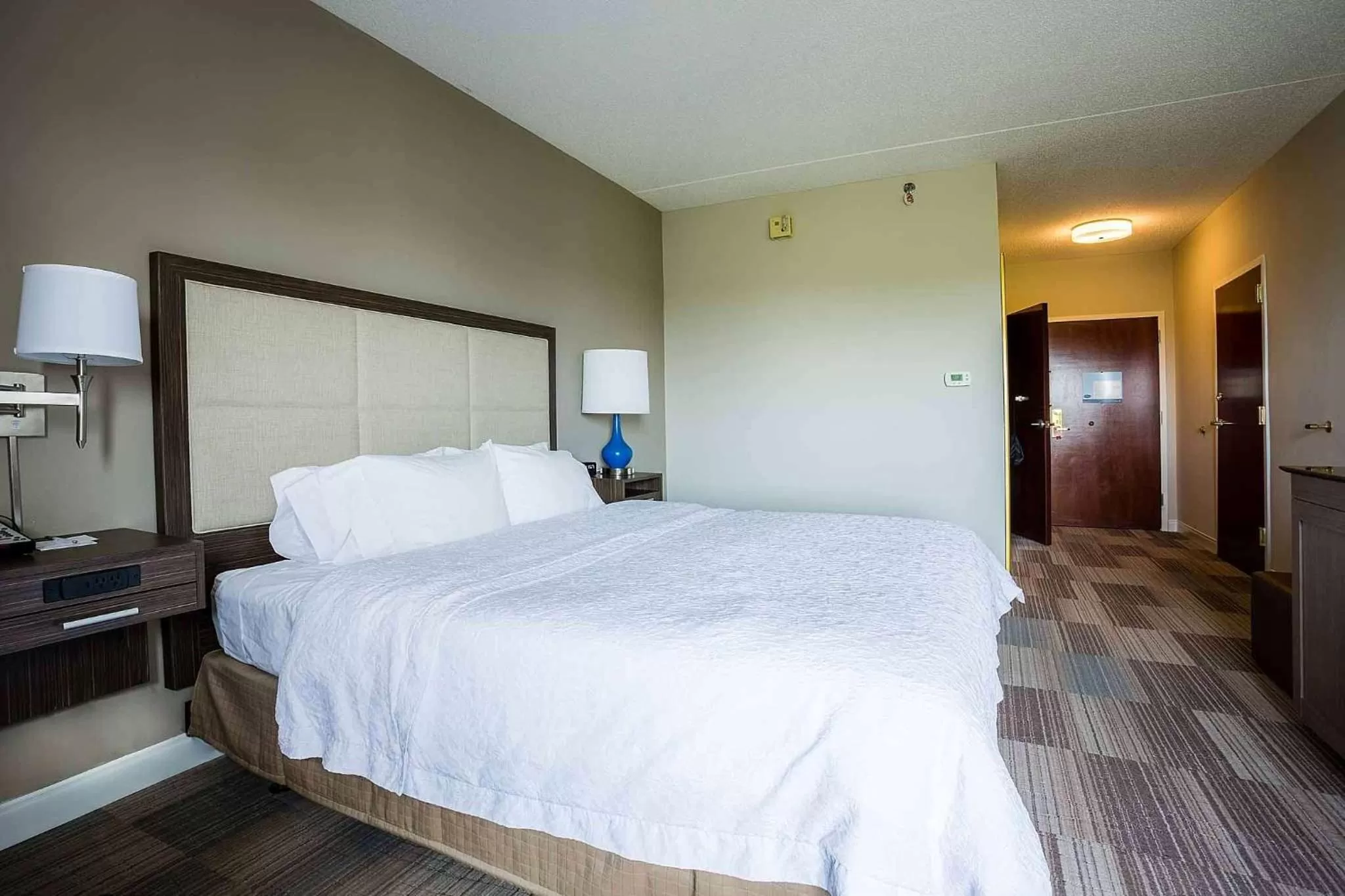 Bed in Hampton Inn Somerset