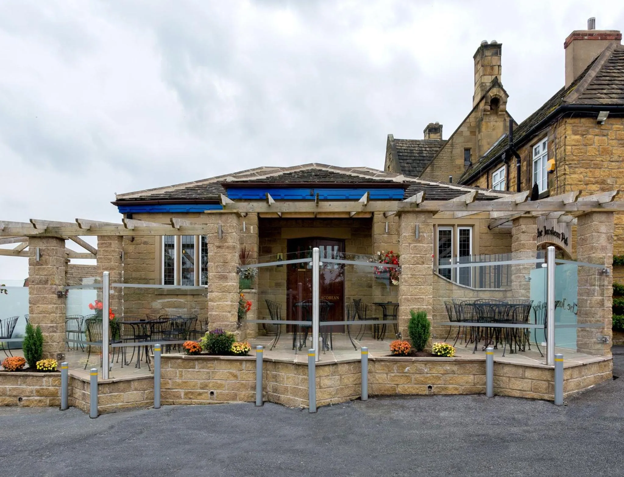 Facade/entrance in Rogerthorpe Manor Hotel