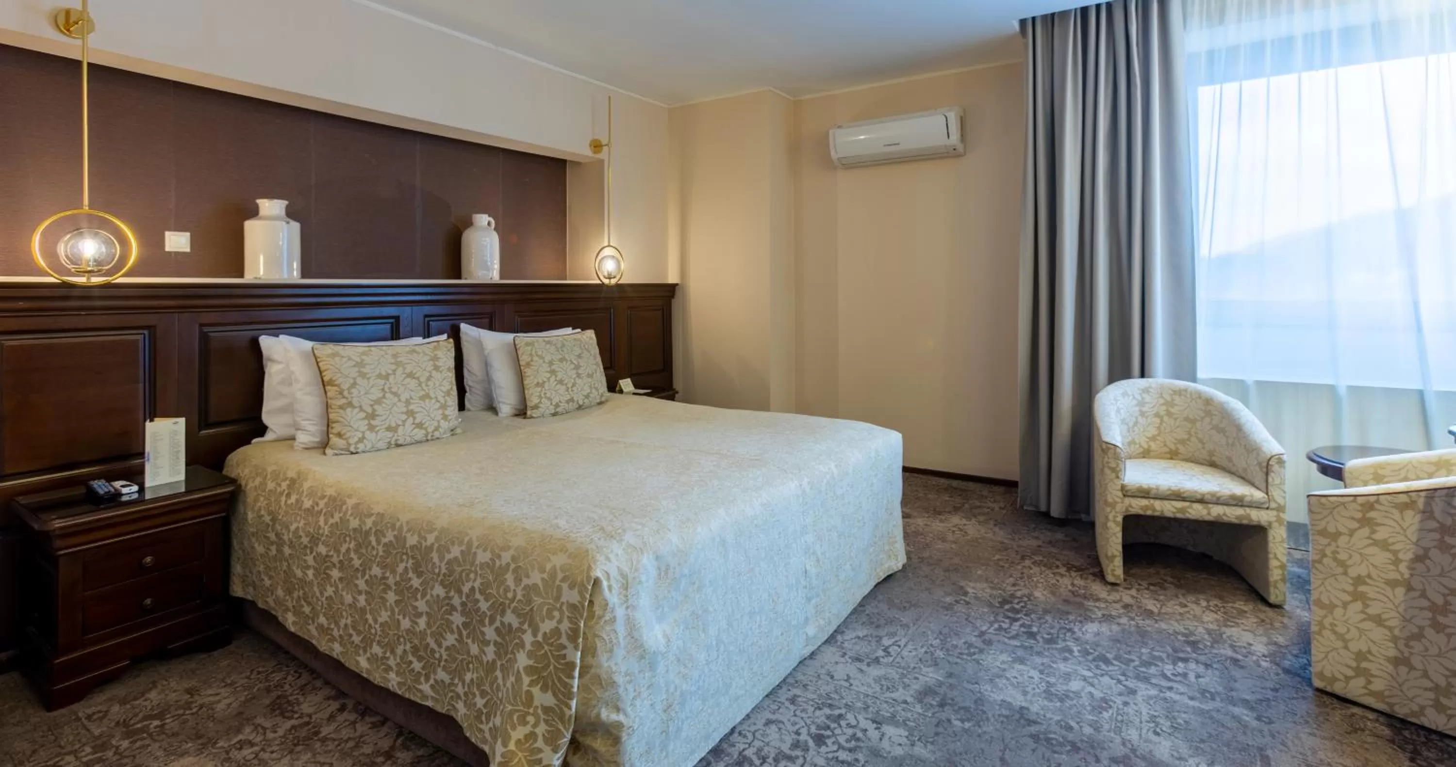 Bed in Alpin Resort Hotel