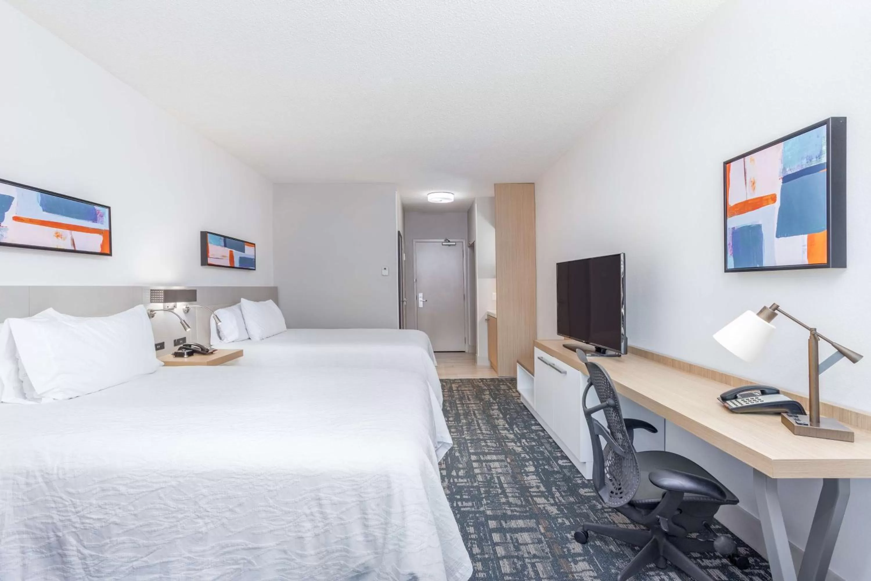 Bedroom, Bed in Hilton Garden Inn Cincinnati/Sharonville