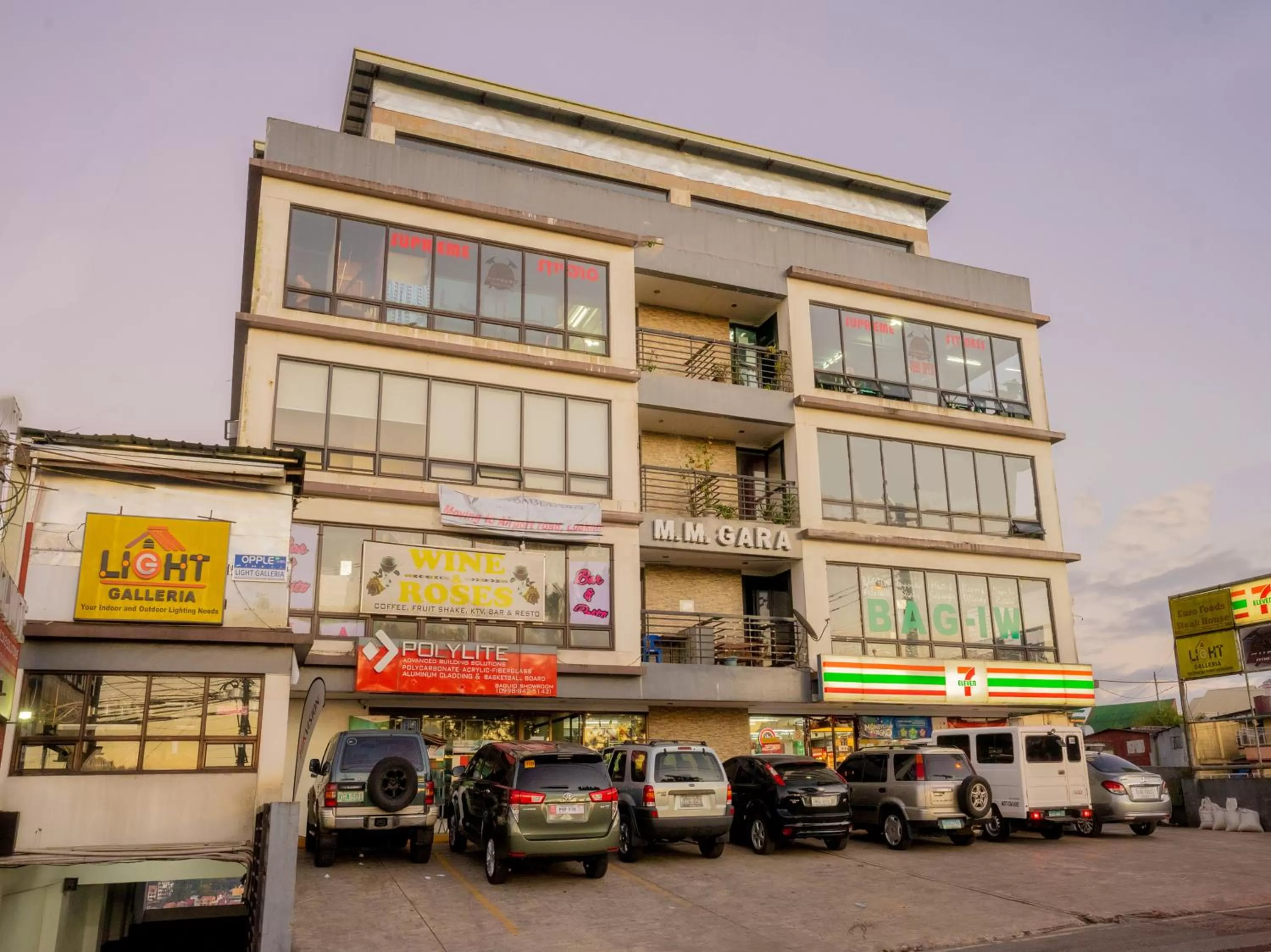 Property building in Casa Bel