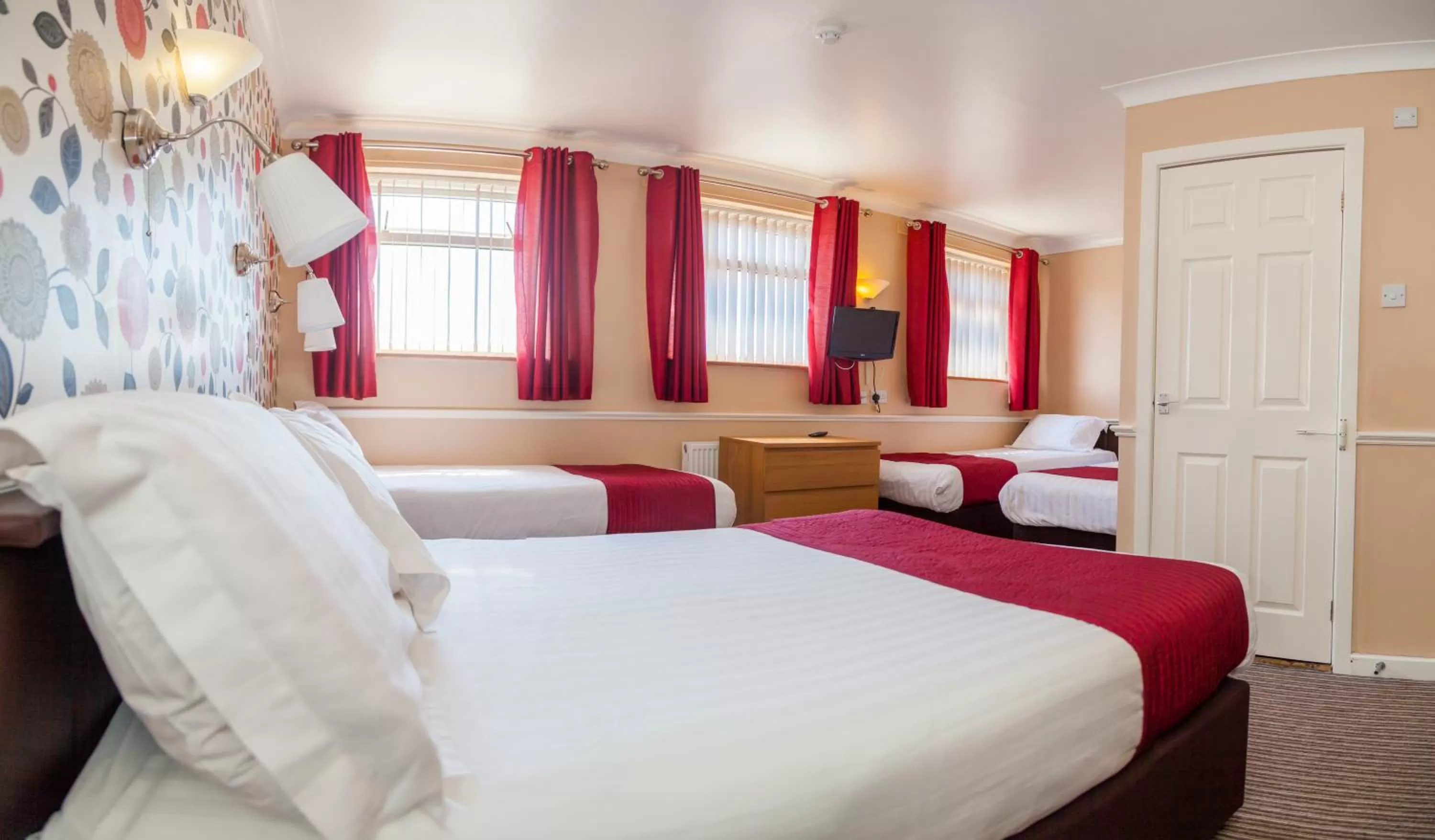 Bedroom, Bed in The Lawton