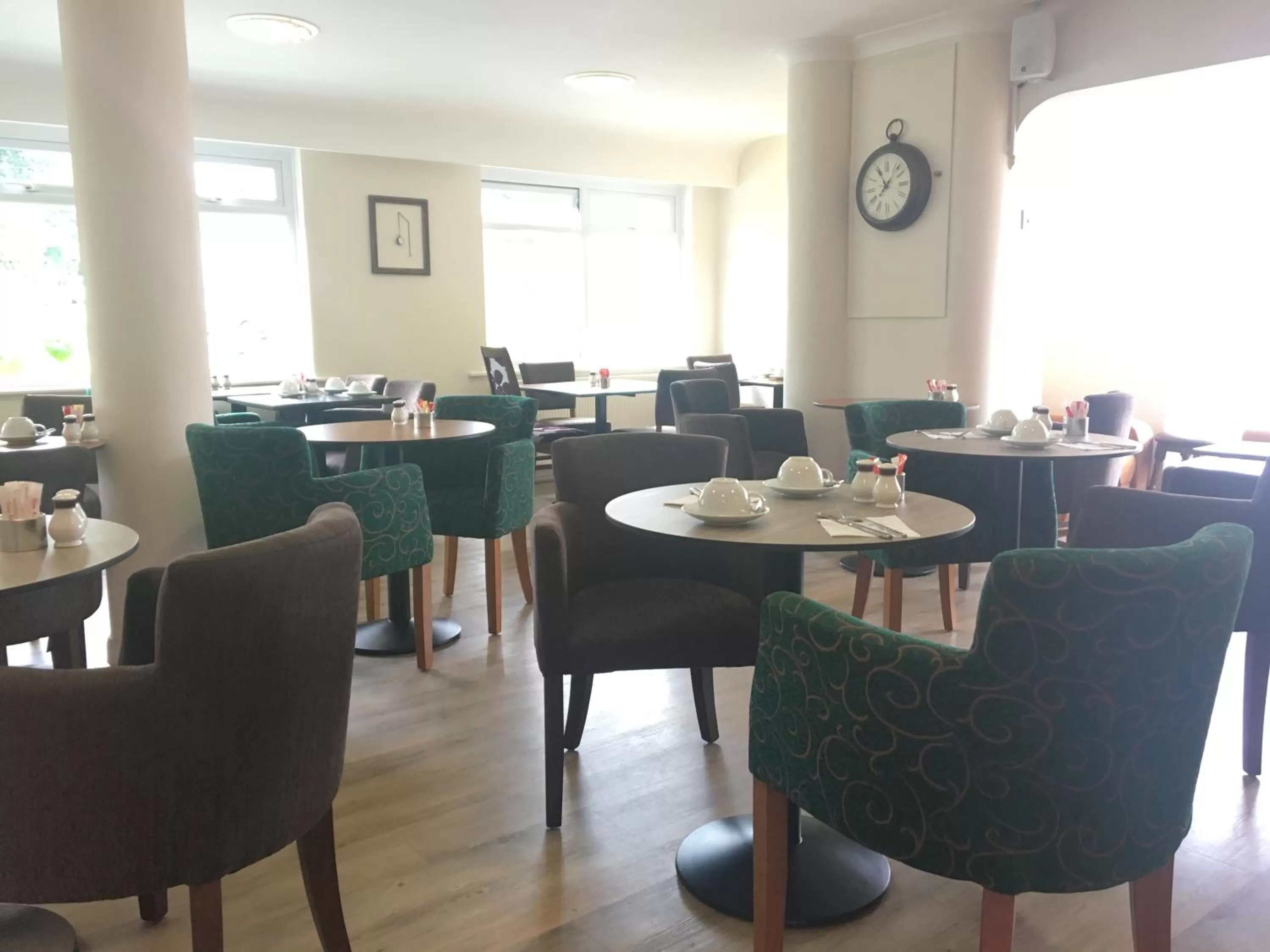 Coffee/tea facilities in Penny Farthing Hotel & Cottages