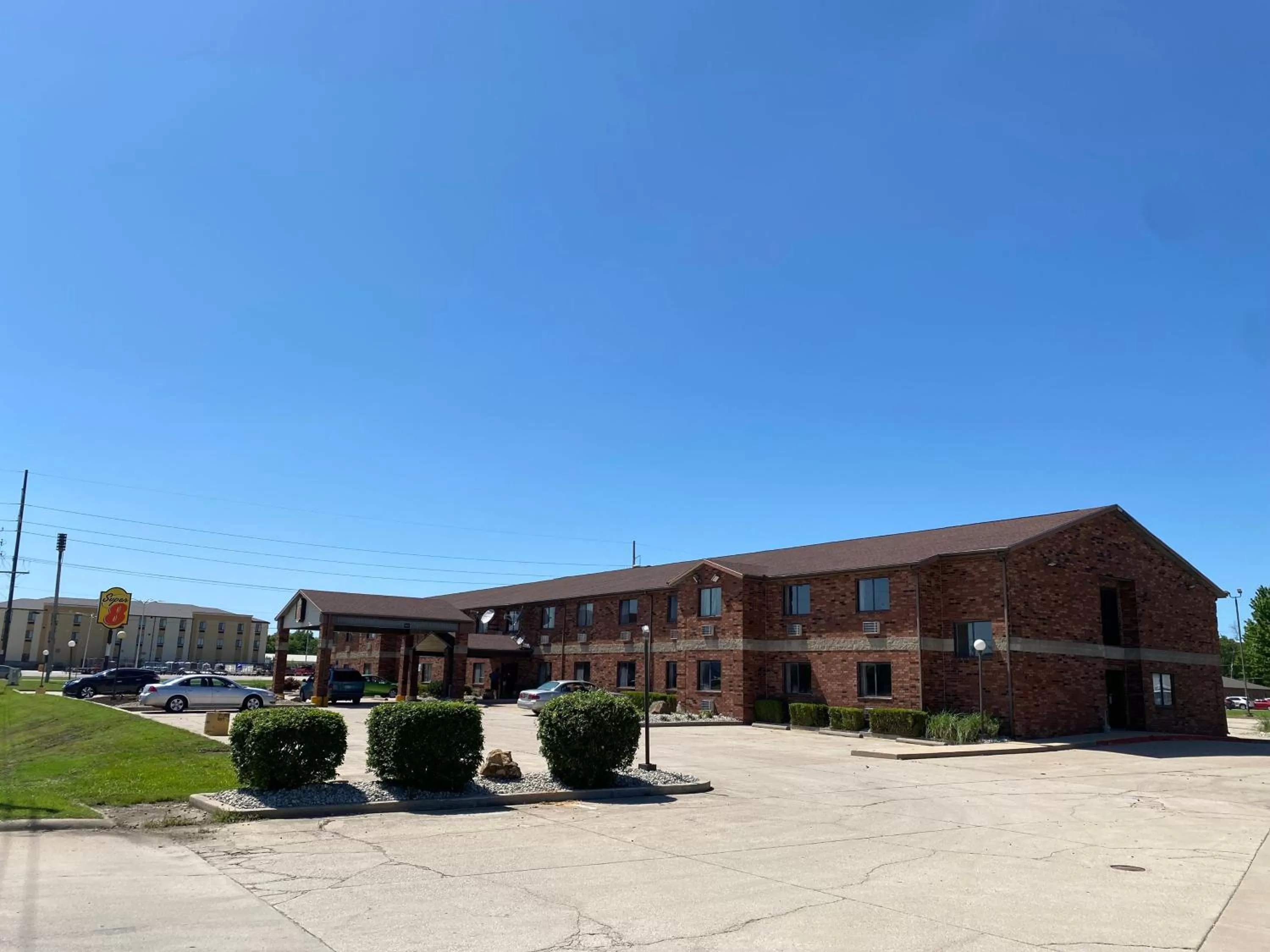 Property building in Super 8 by Wyndham Independence KS