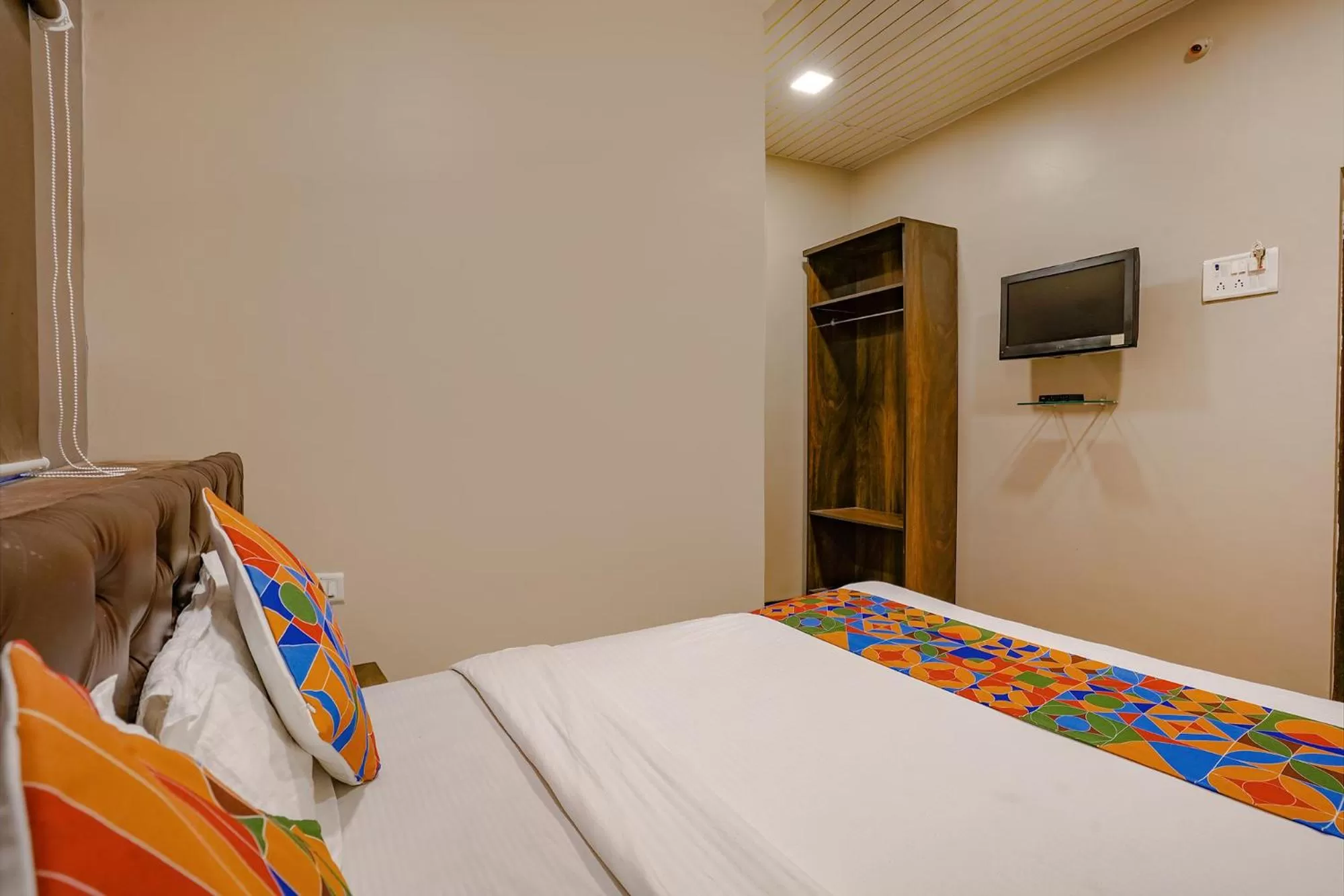 Bed in FabExpress Comfort stay - Nr Mumbai International Airport