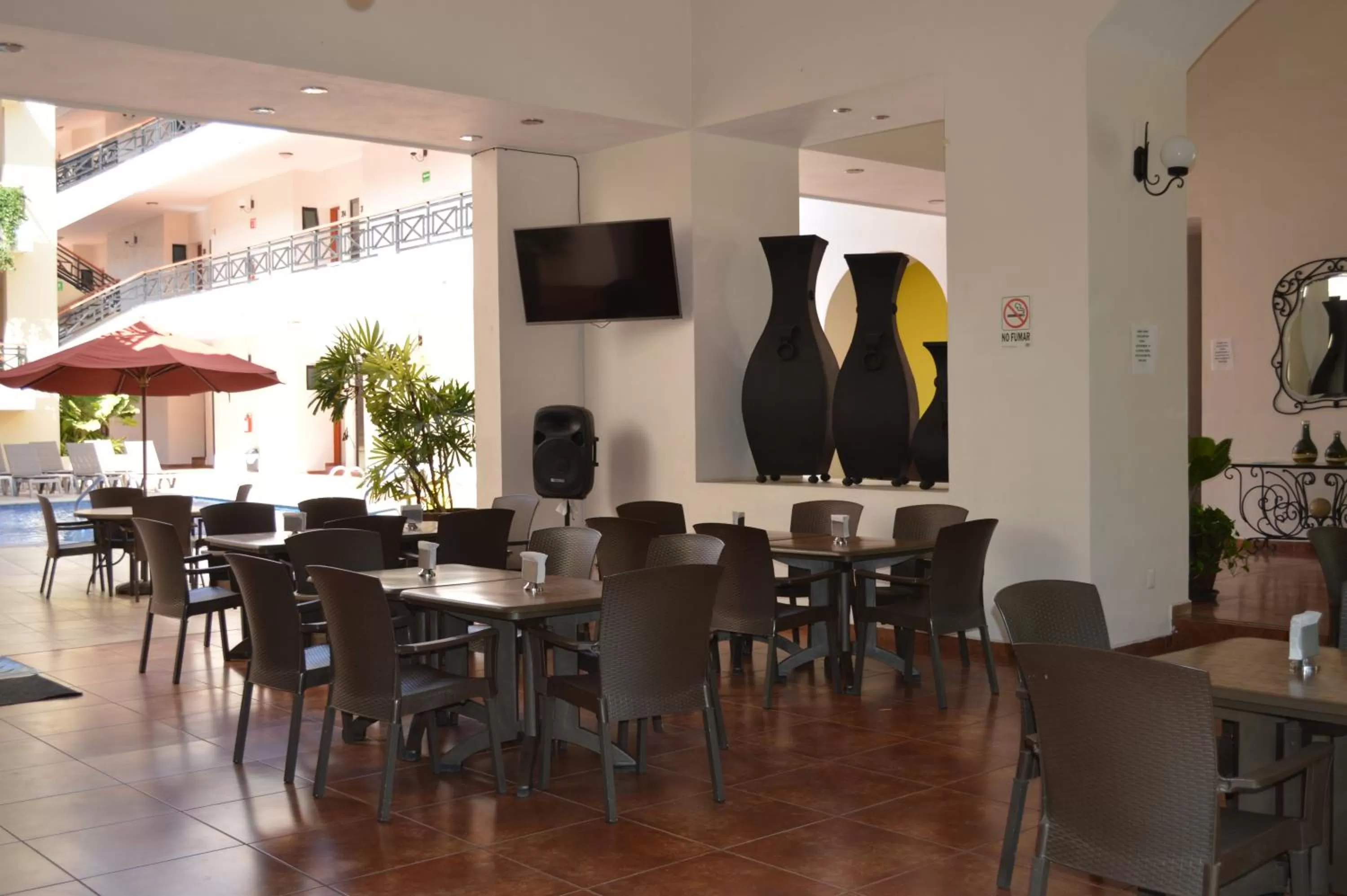 Restaurant/places to eat in Concierge Plaza La Villa