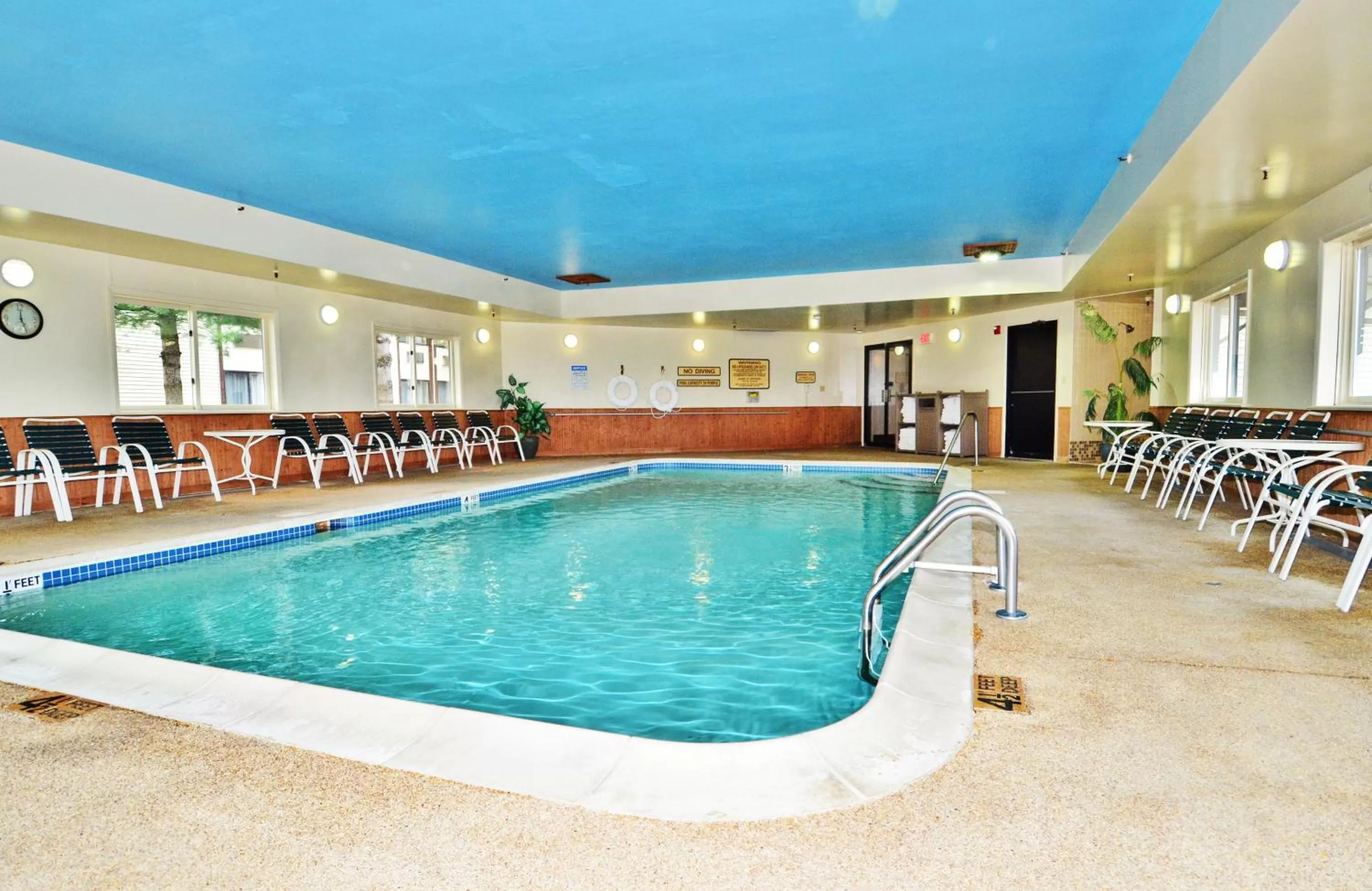 Swimming pool in Best Western Saranac Lake