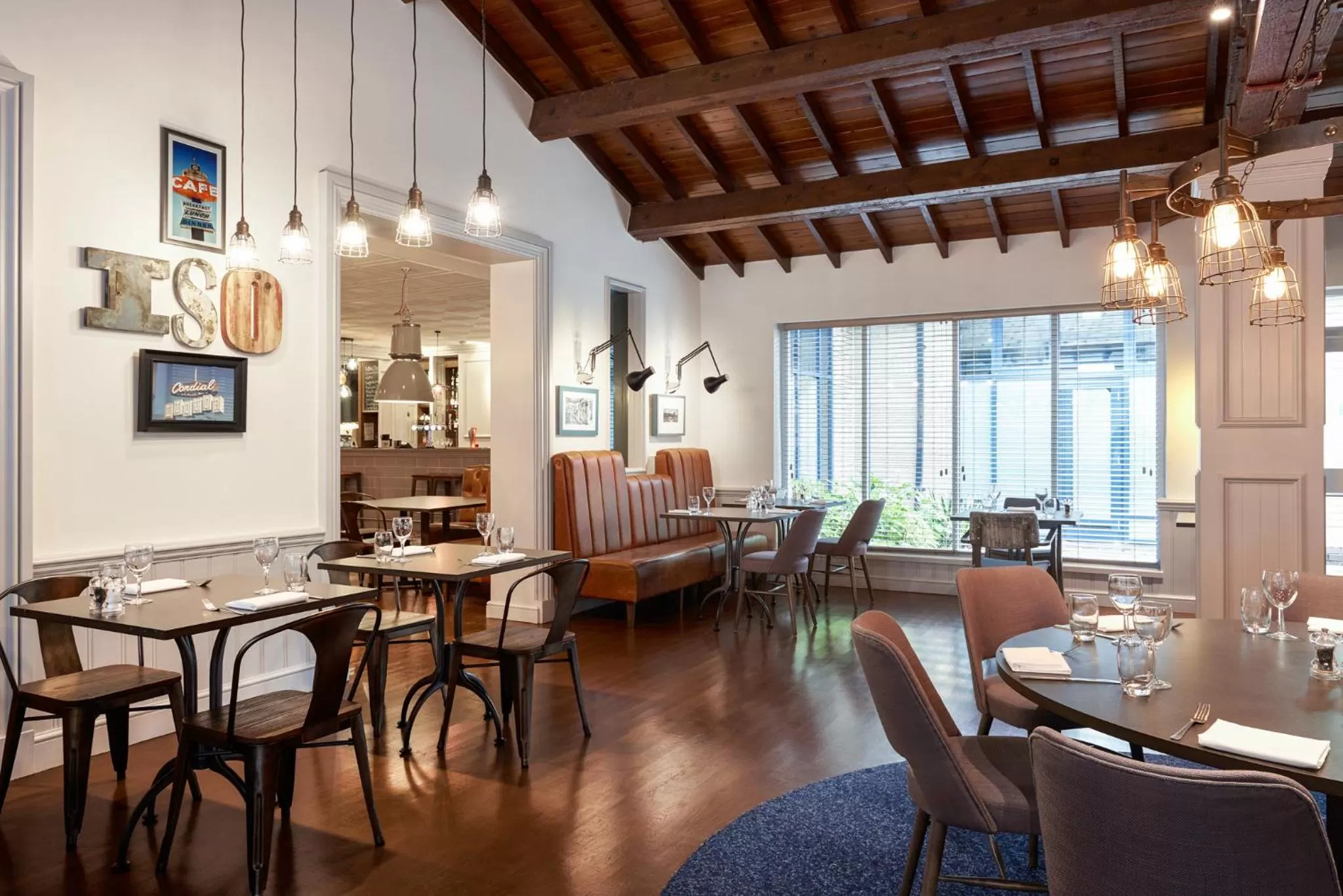 Restaurant/places to eat in Novotel London Stansted Airport