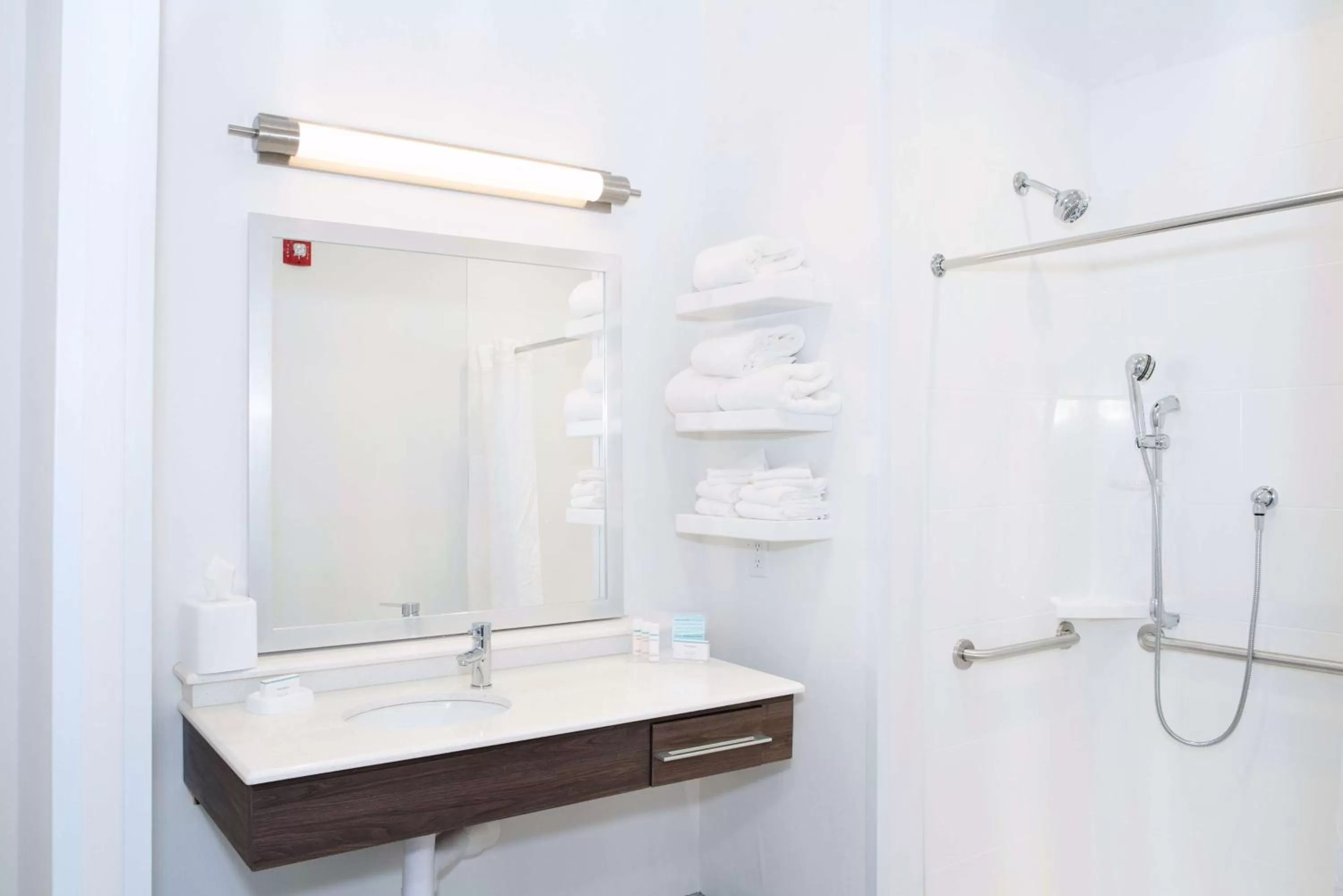 Bathroom in Hampton Inn & Suites Des Moines/Urbandale Ia