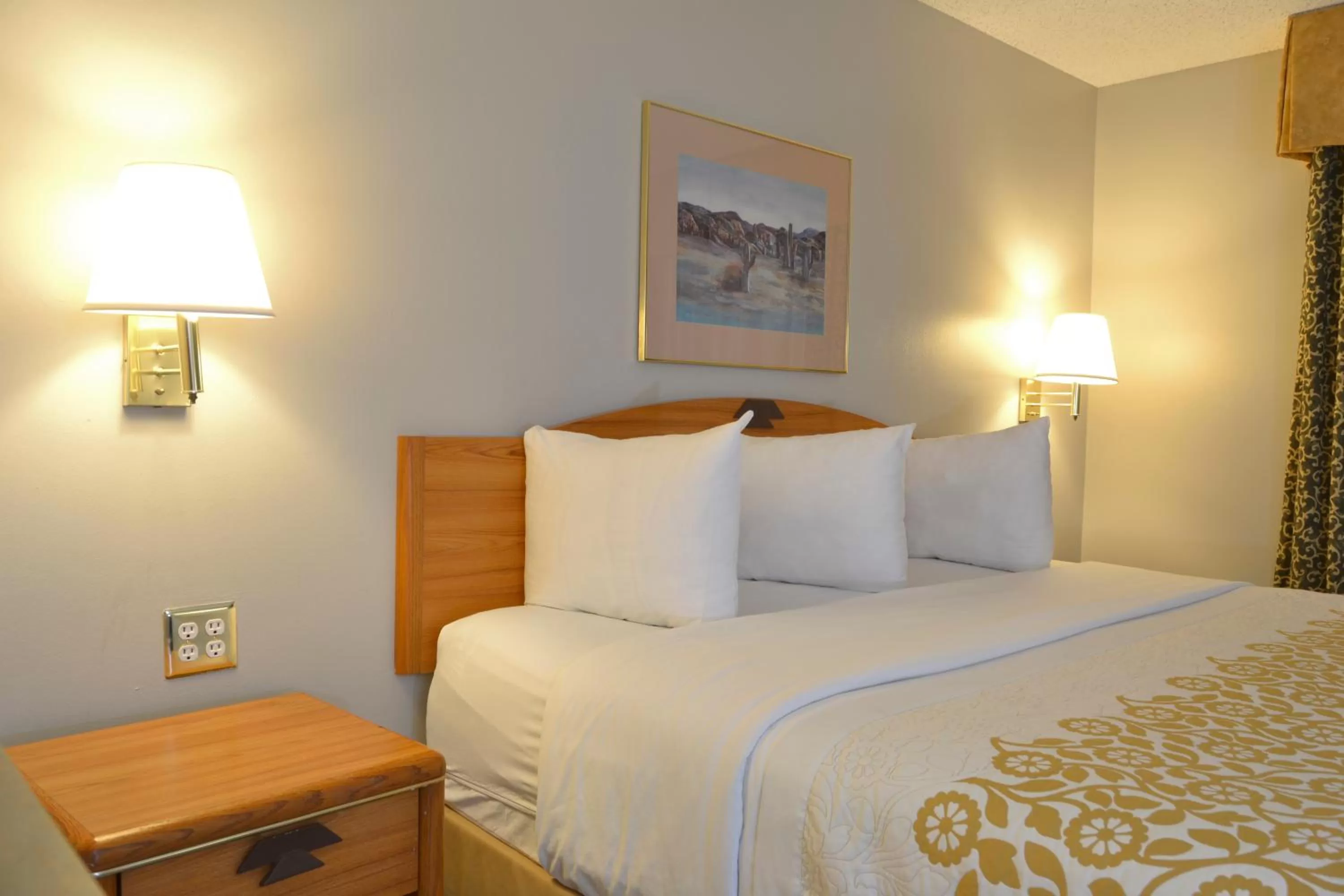 Bedroom, Bed in Days Inn & Suites by Wyndham Airport Albuquerque