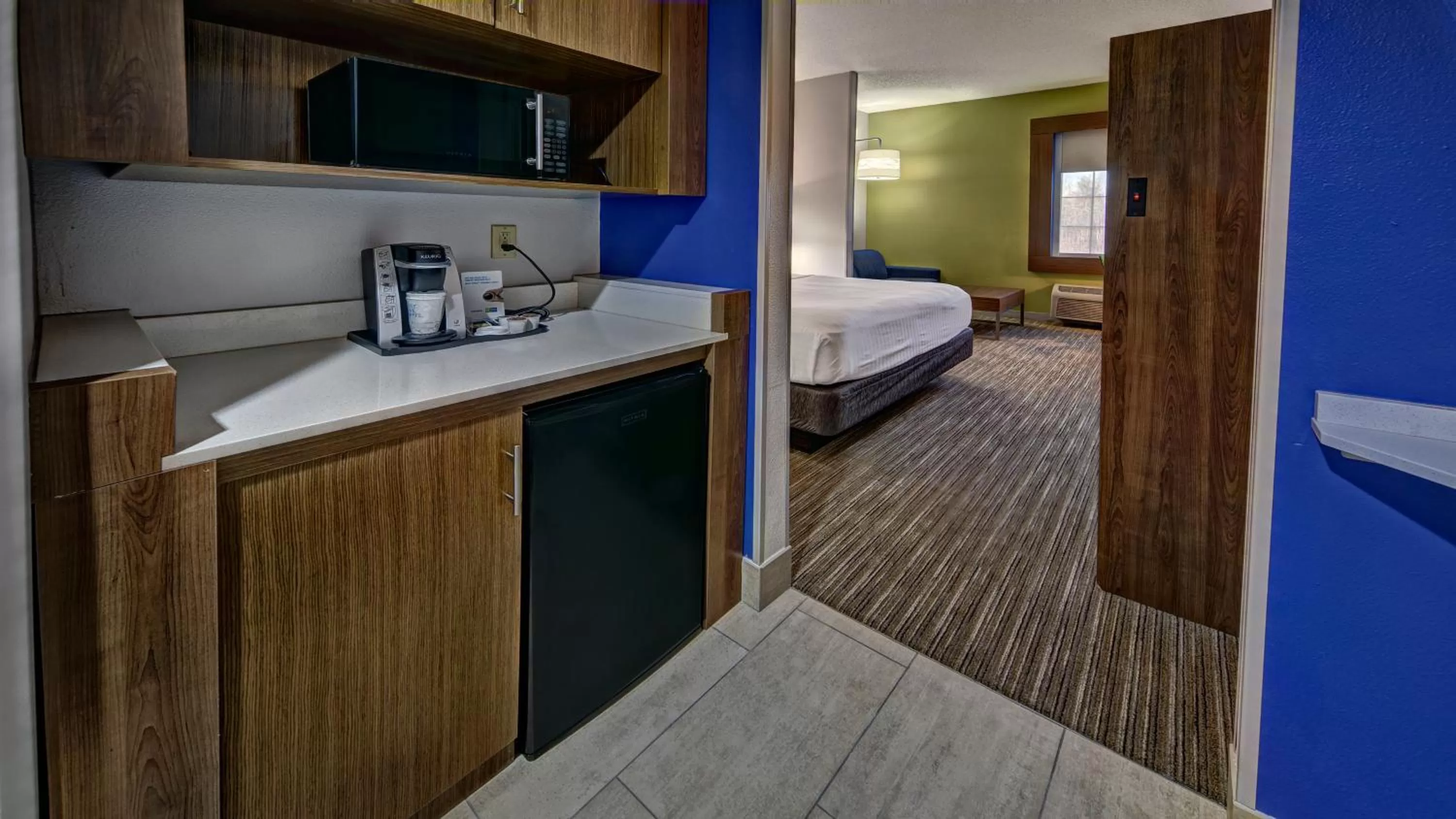 Photo of the whole room, Bed in Holiday Inn Express & Suites Crossville by IHG