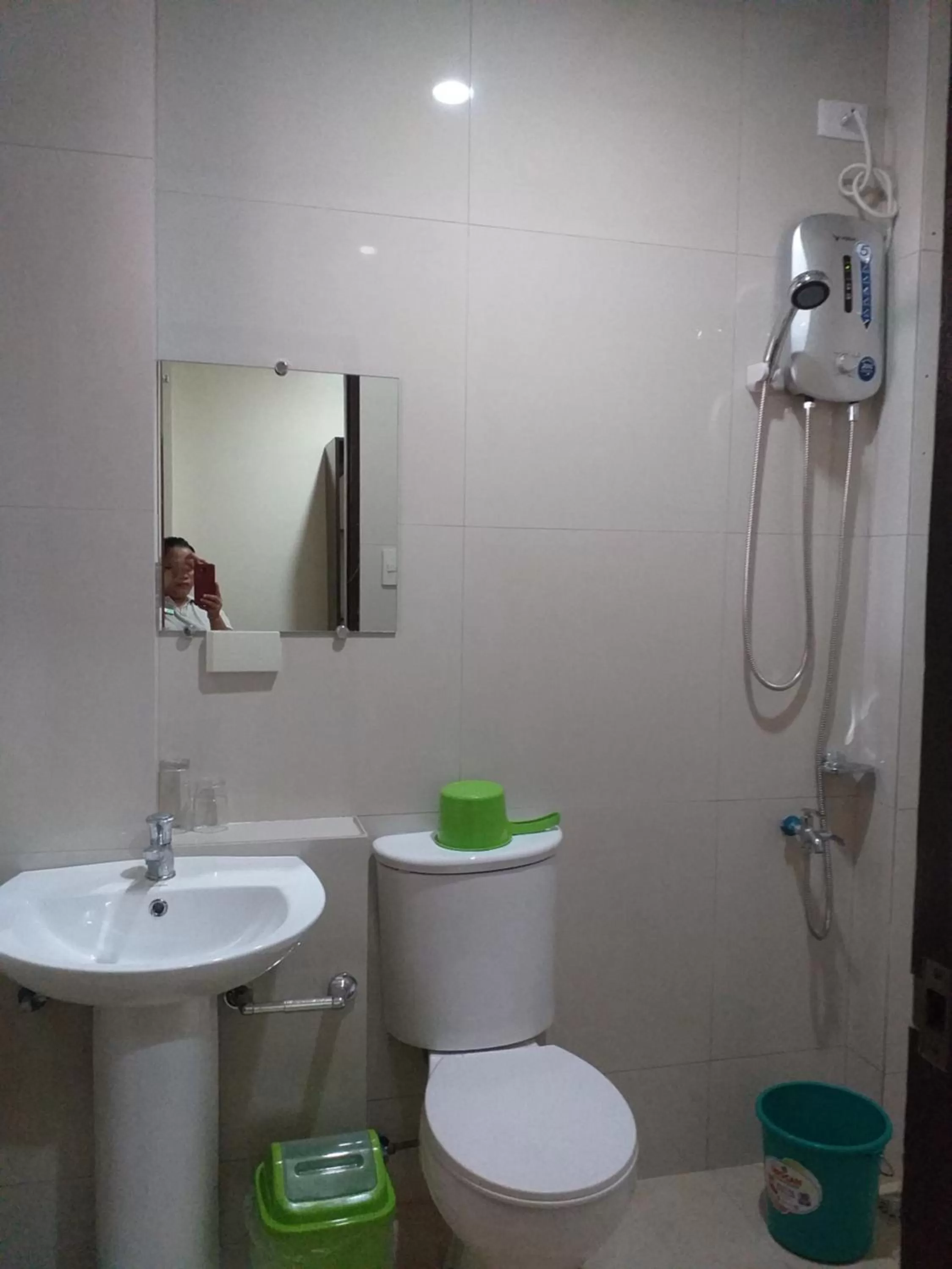 Bathroom in Devayn's Inn