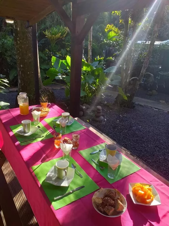Breakfast in Les Gîtes de la Lézarde