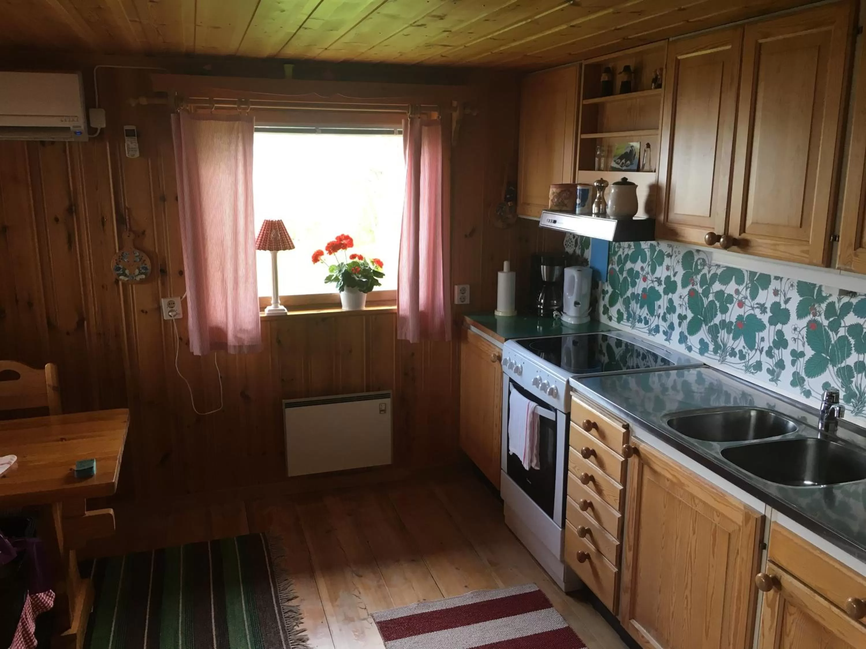 Kitchen or kitchenette in Augustas Bed & Breakfast