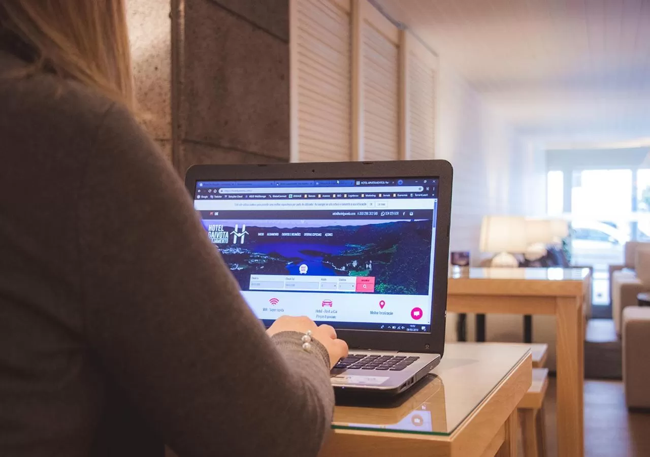 Communal lounge/ TV room in Hotel Gaivota Azores