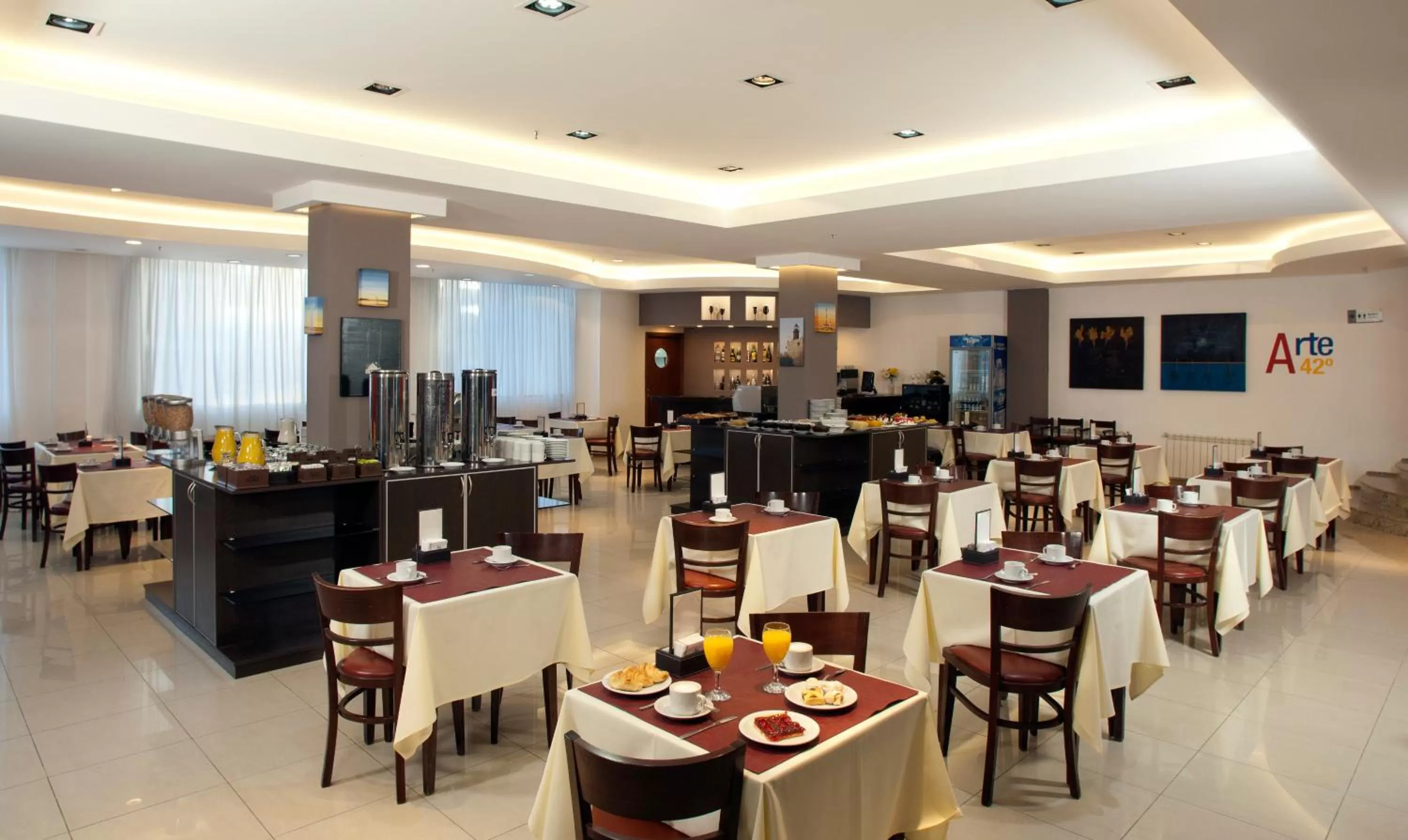 Restaurant/places to eat in Hotel Piren
