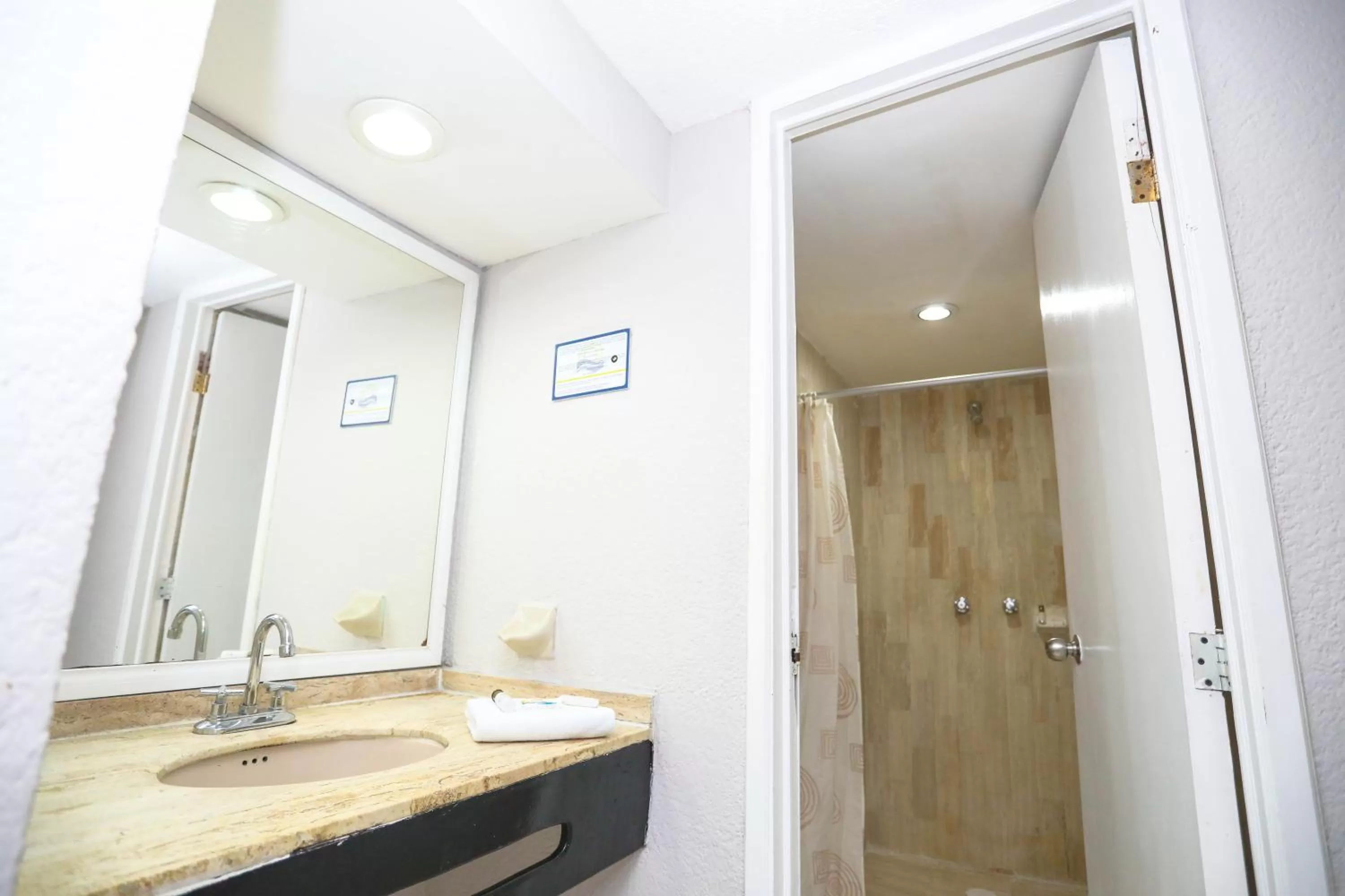 Bathroom in Hotel Caribe Internacional Cancun