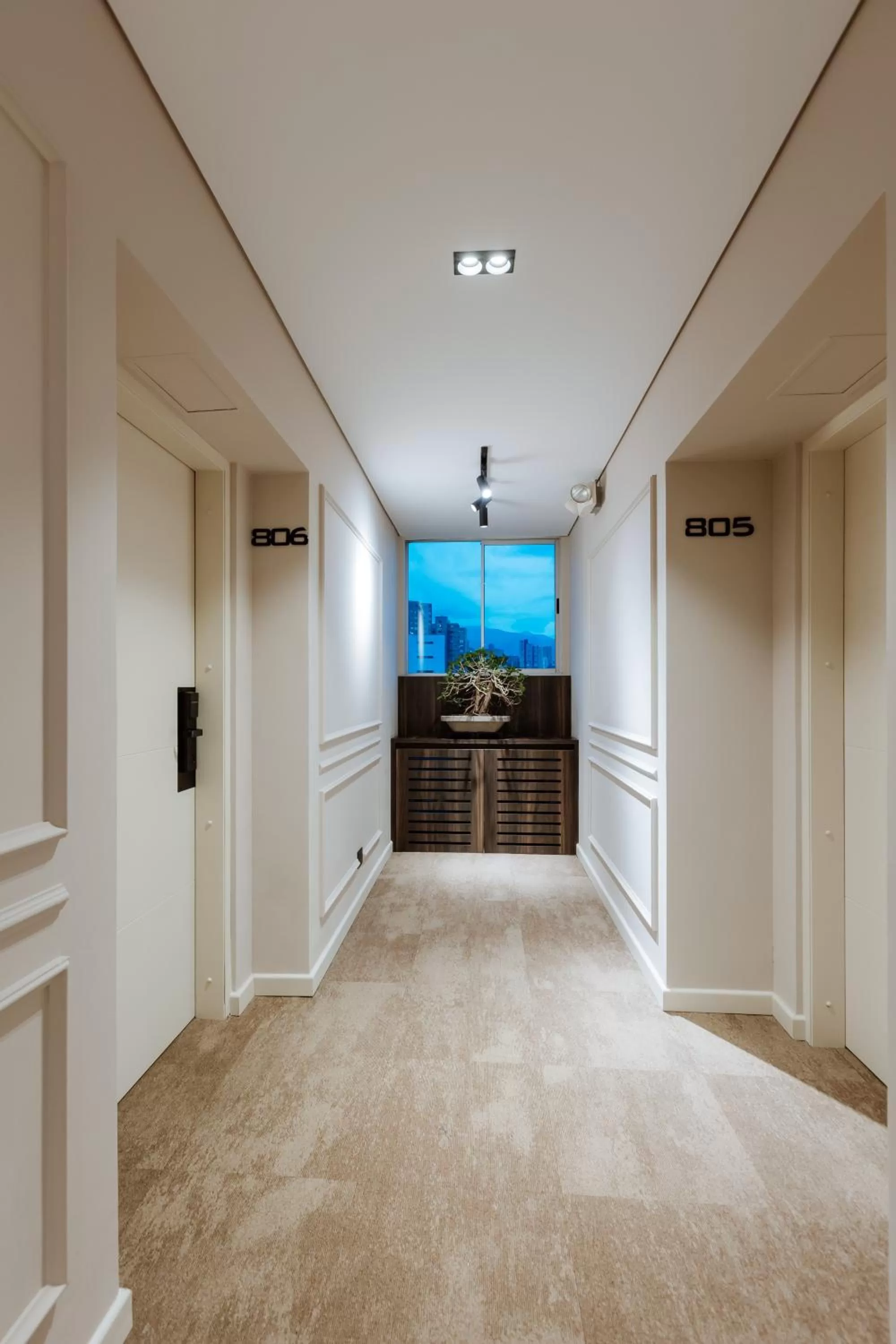 Facade/entrance in 1616 Hotel