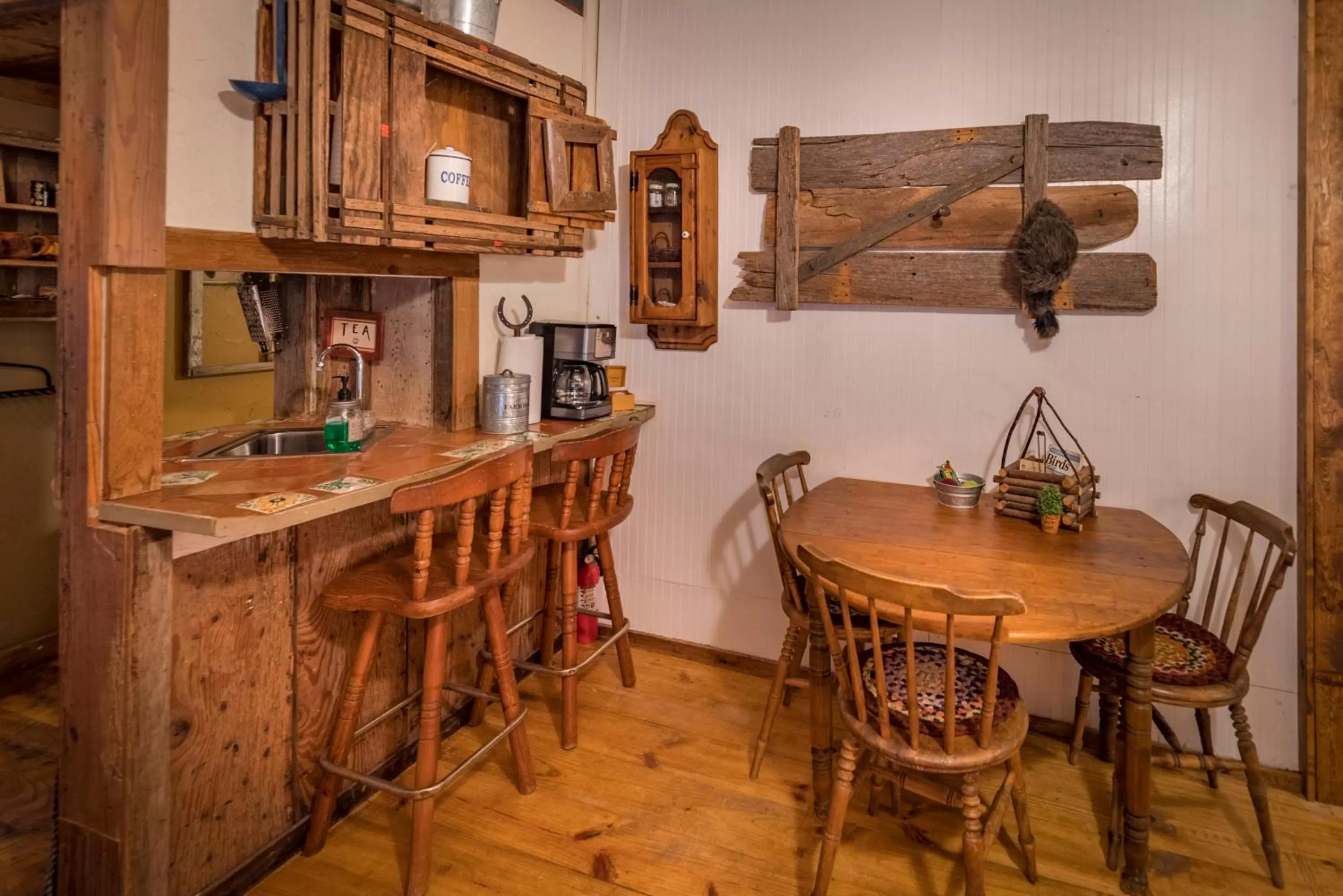 Dining area in Country Woods Inn