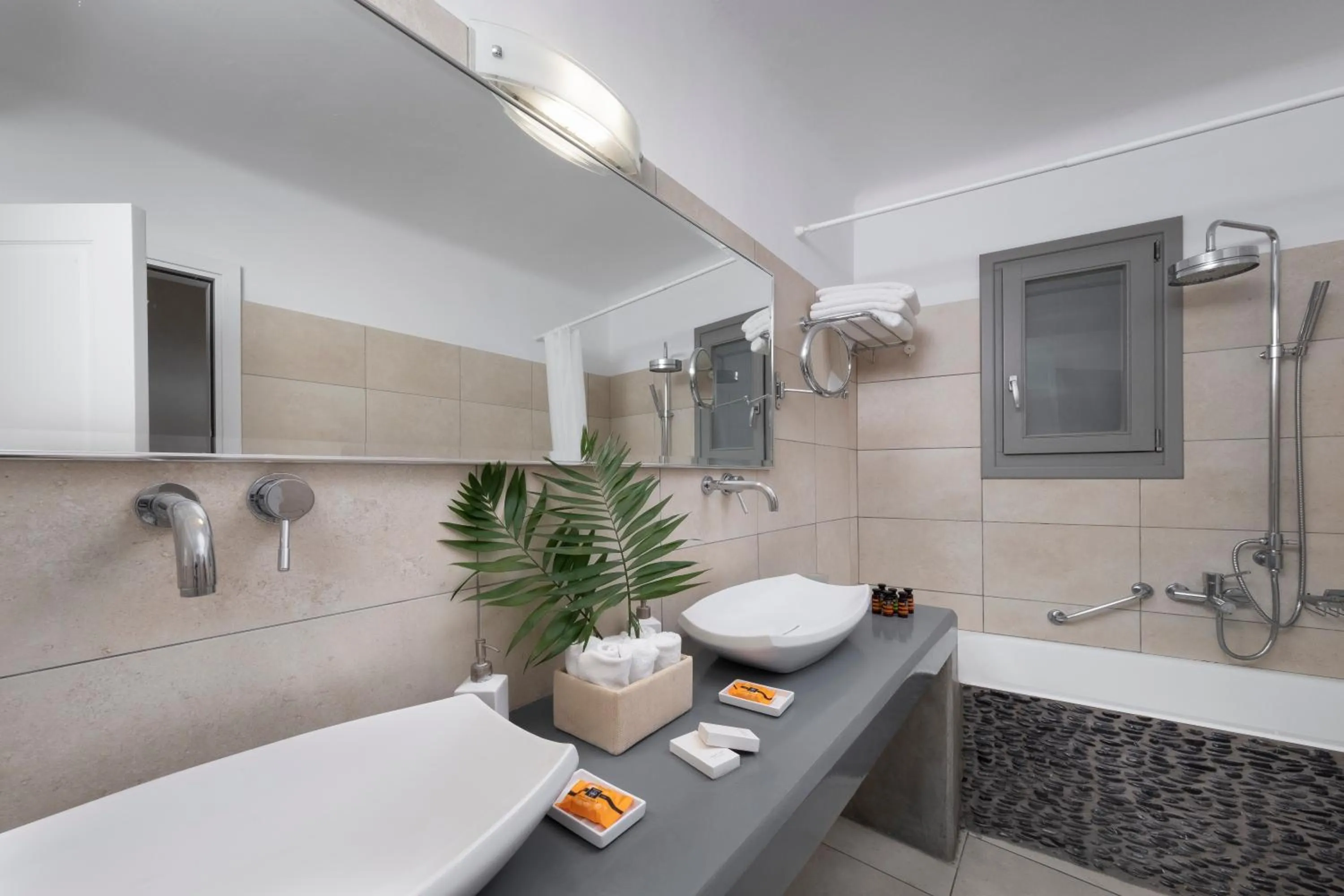 Bathroom in Deliades Hotel