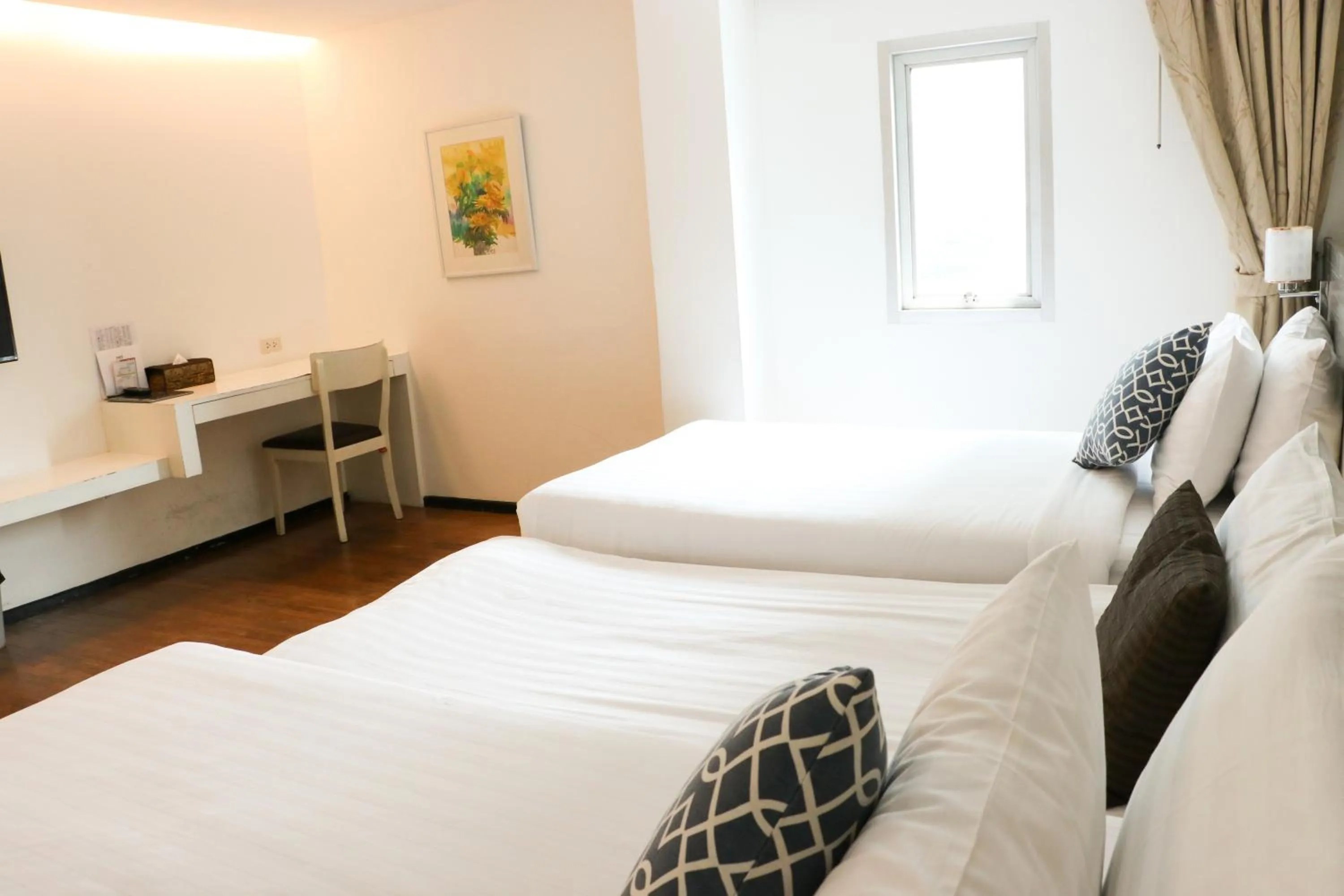 Seating area, Bed in The Mini R Ratchada