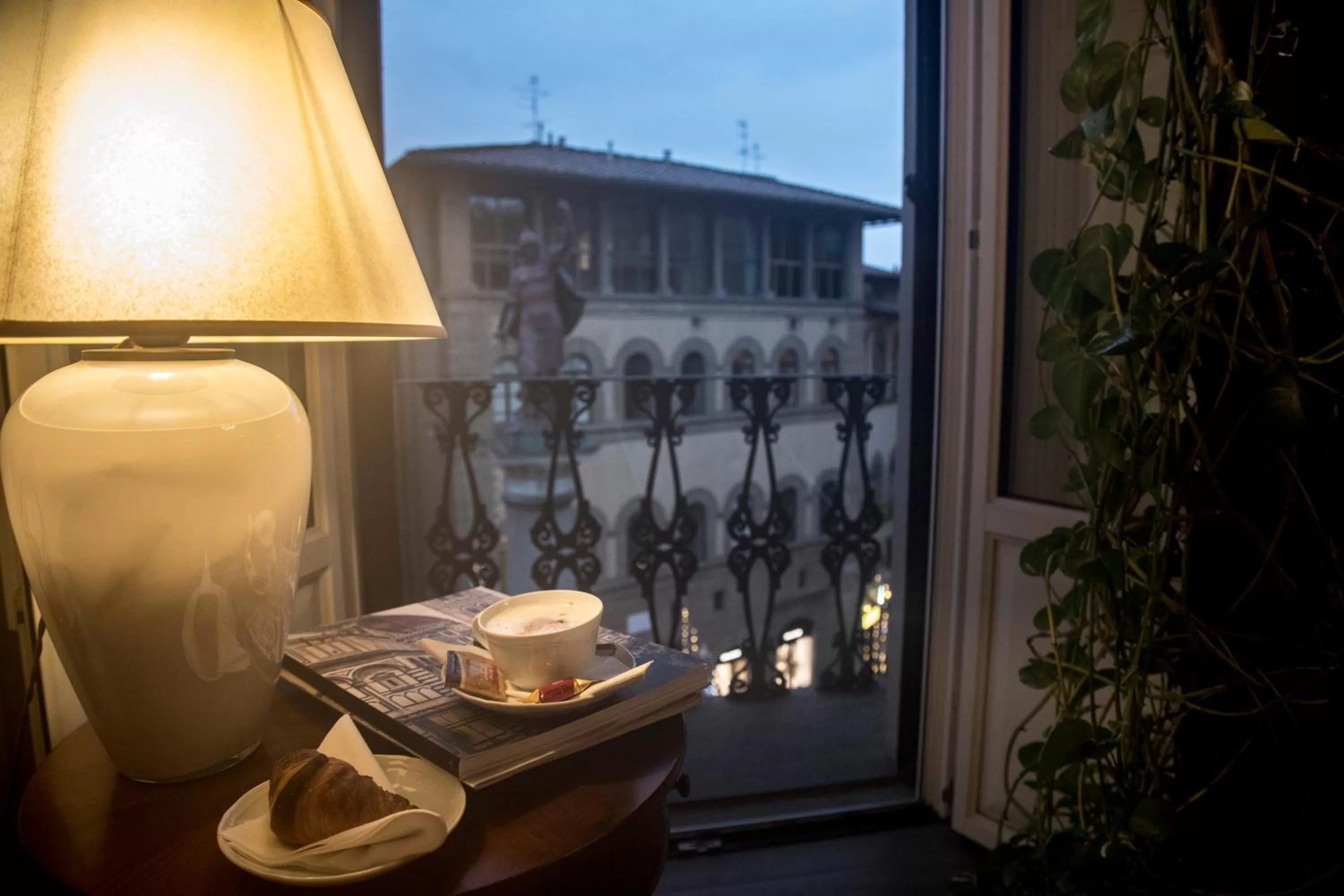 Communal lounge/ TV room in Tornabuoni View