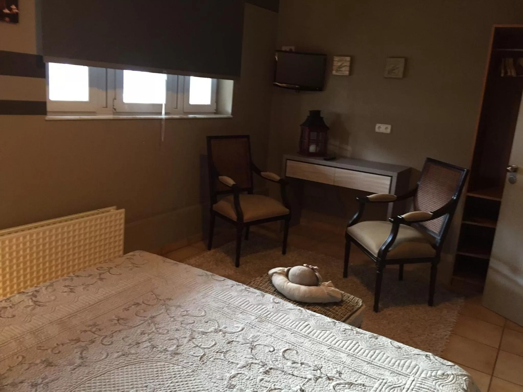 Seating area, Bed in MARGOT'L